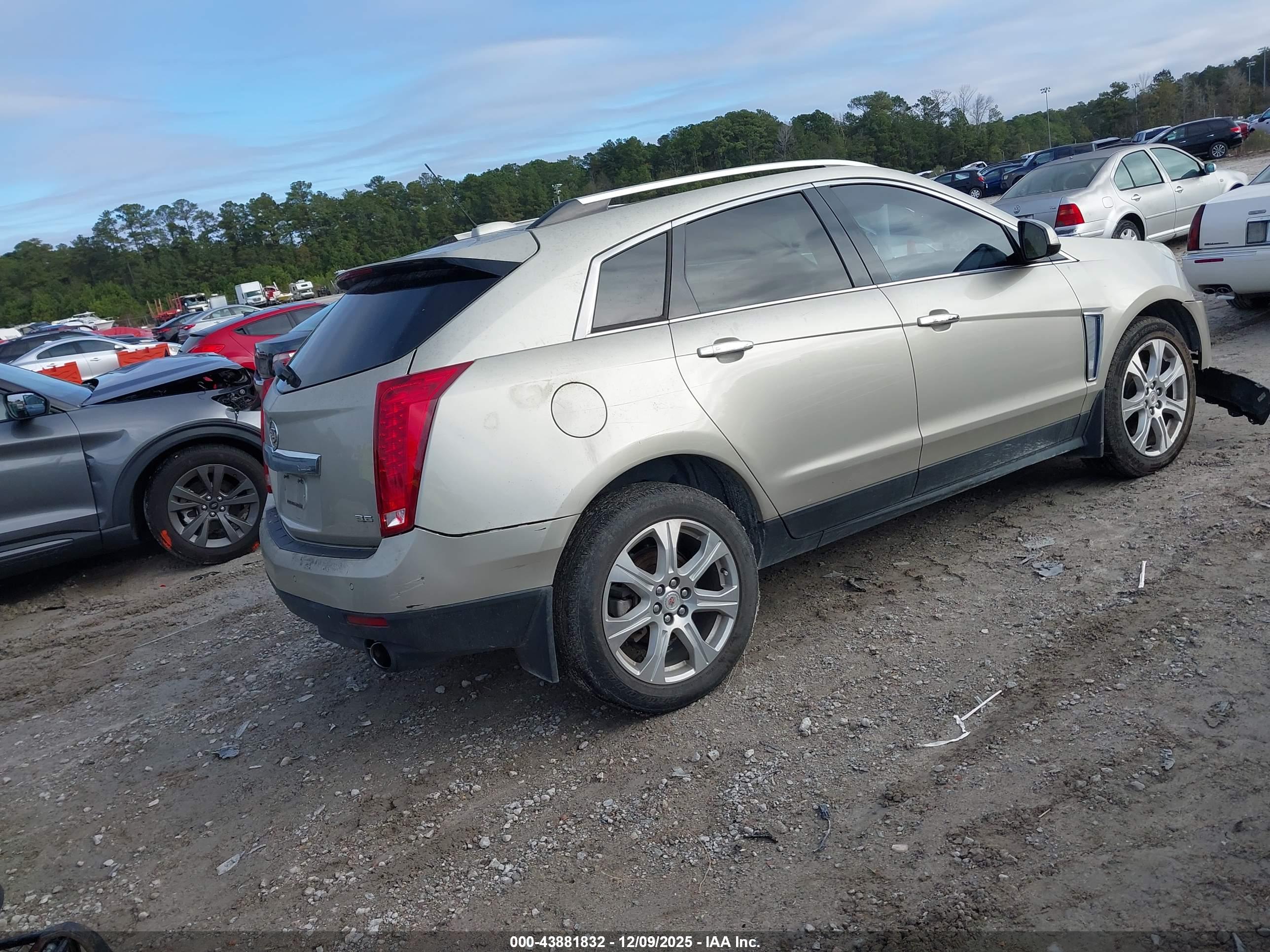 CADILLAC SRX image 4