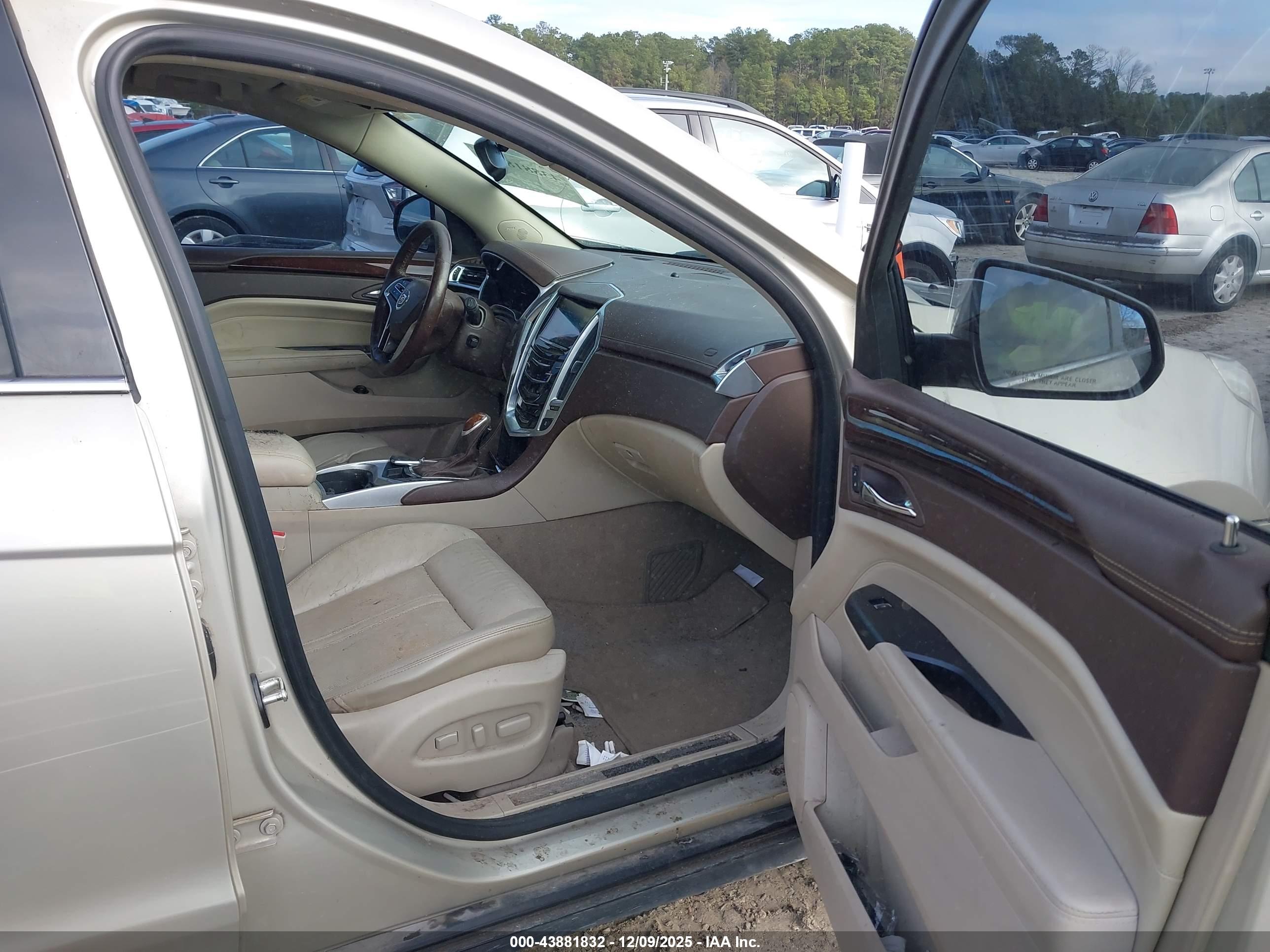 CADILLAC SRX image 5