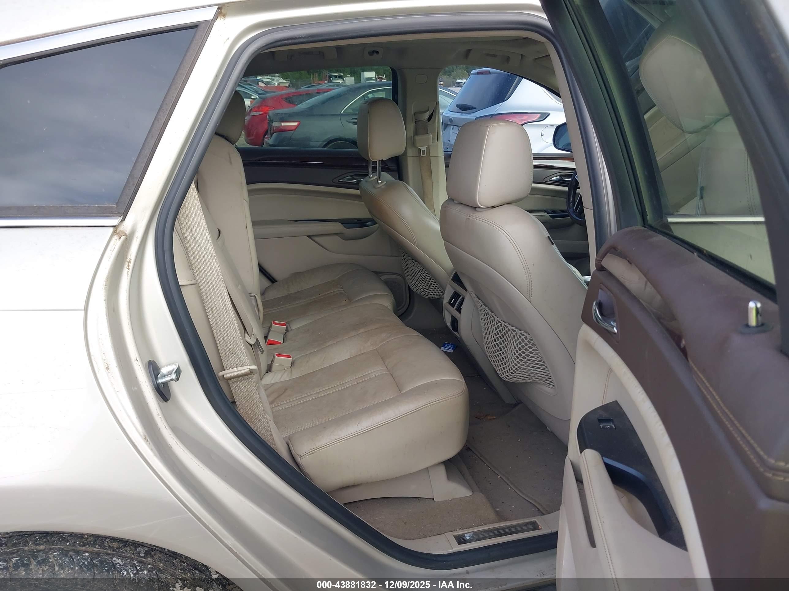 CADILLAC SRX image 8