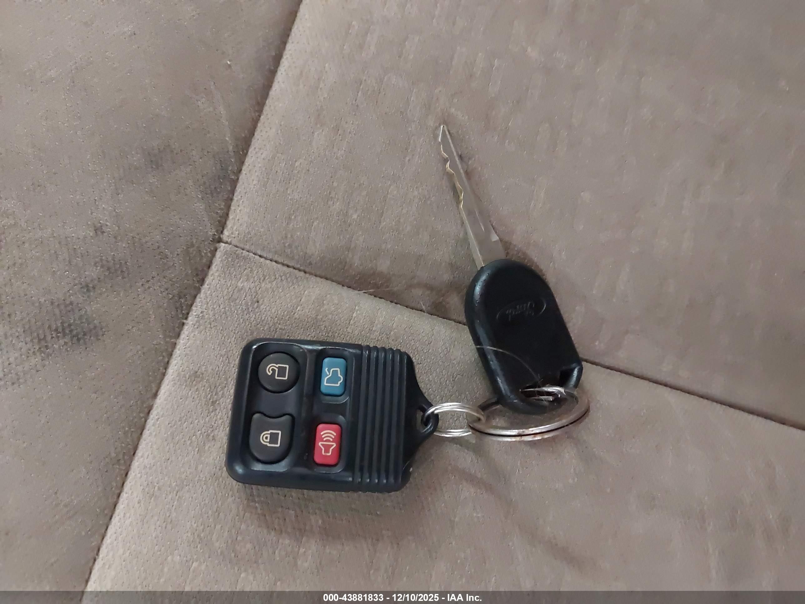 FORD EXPEDITION image 11