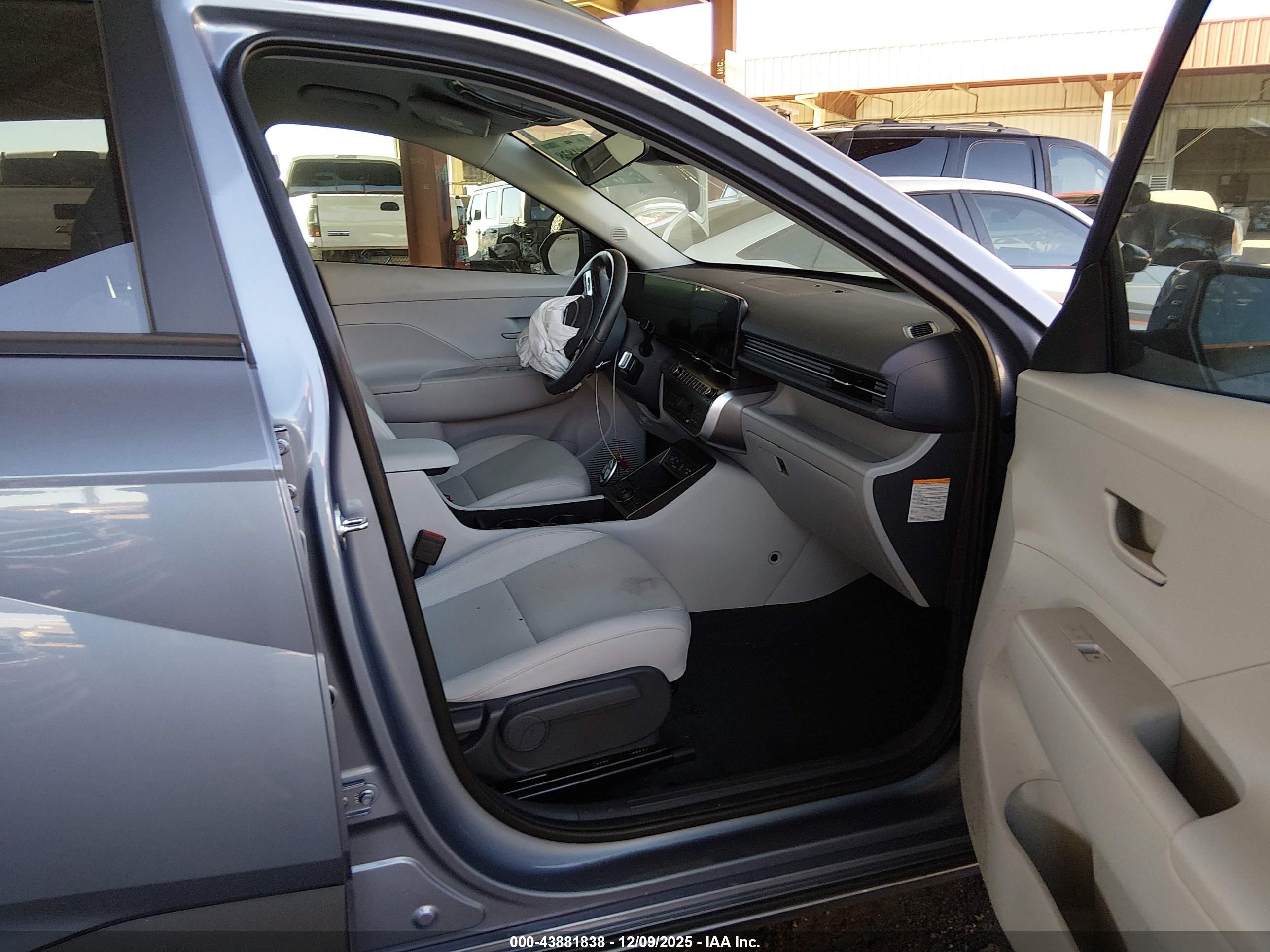 HYUNDAI KONA image 5