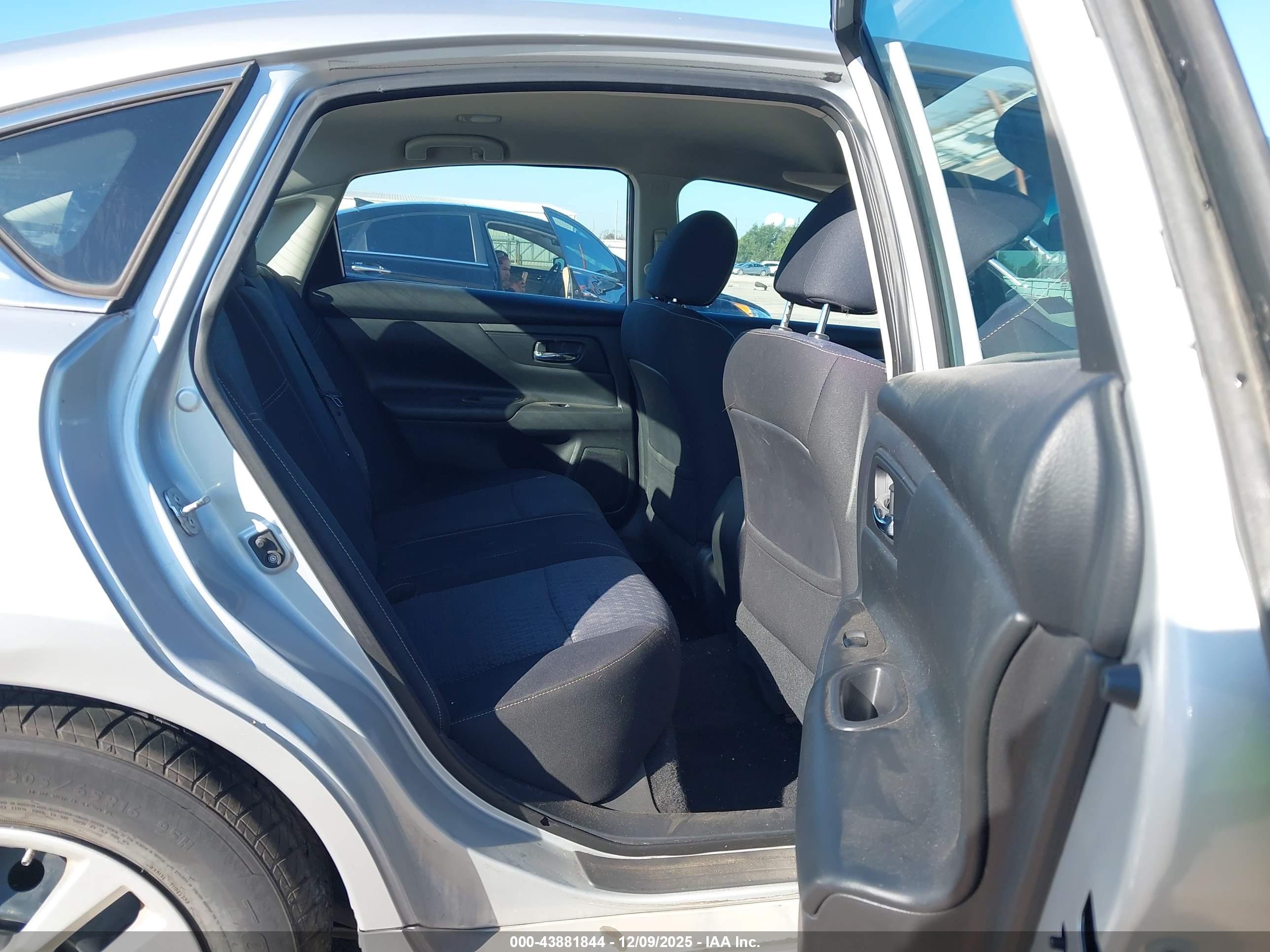 NISSAN ALTIMA image 8