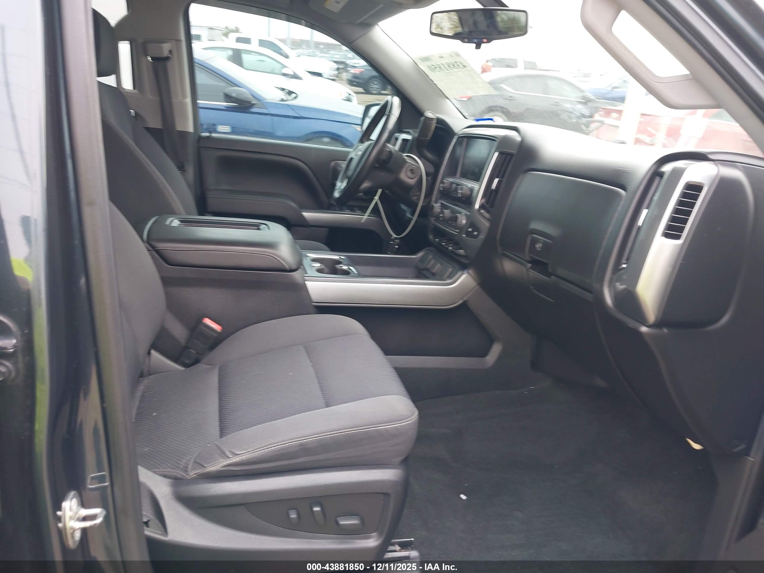 CHEVROLET SILVERADO image 5