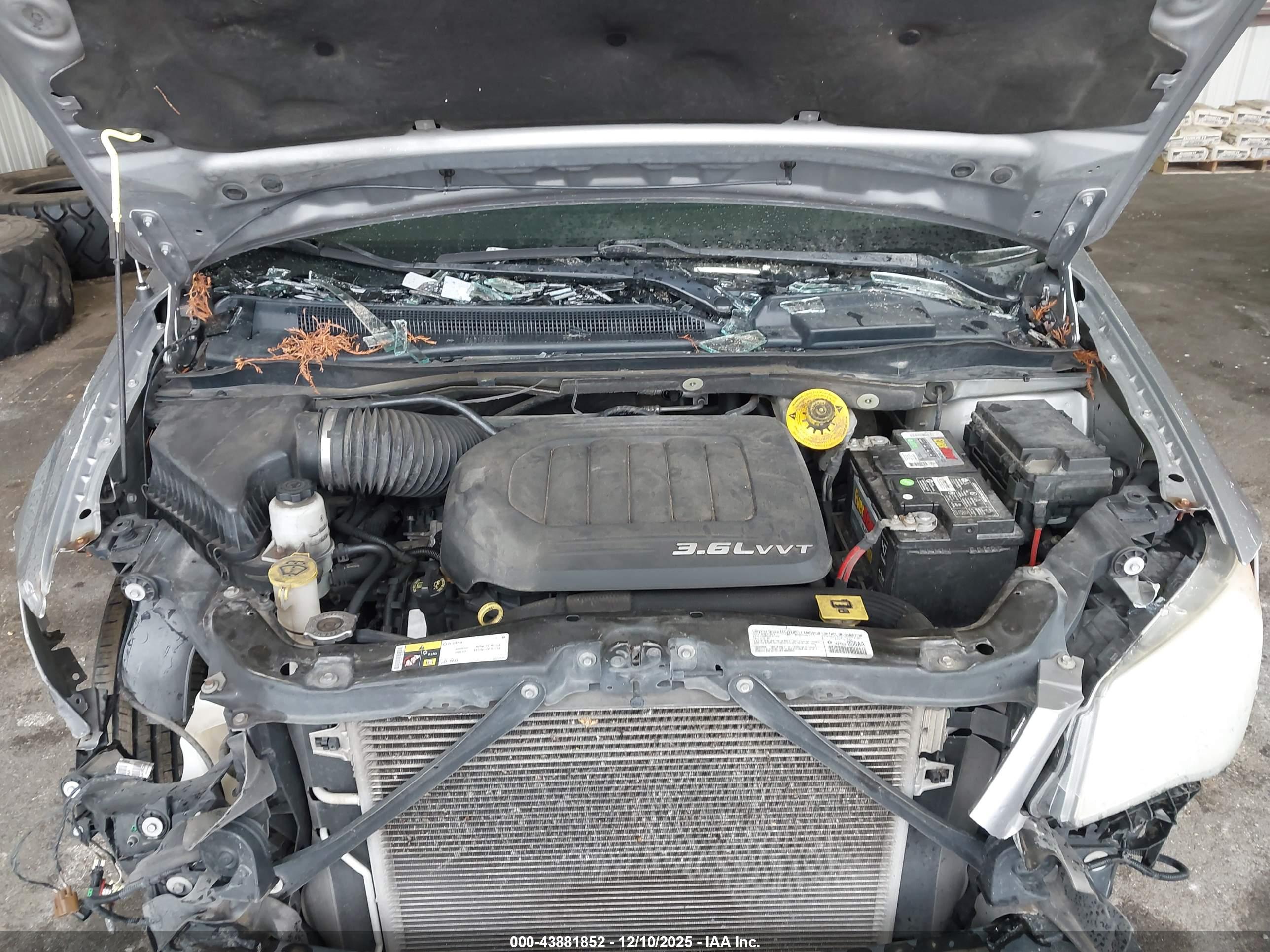 CHRYSLER TOWN image 10