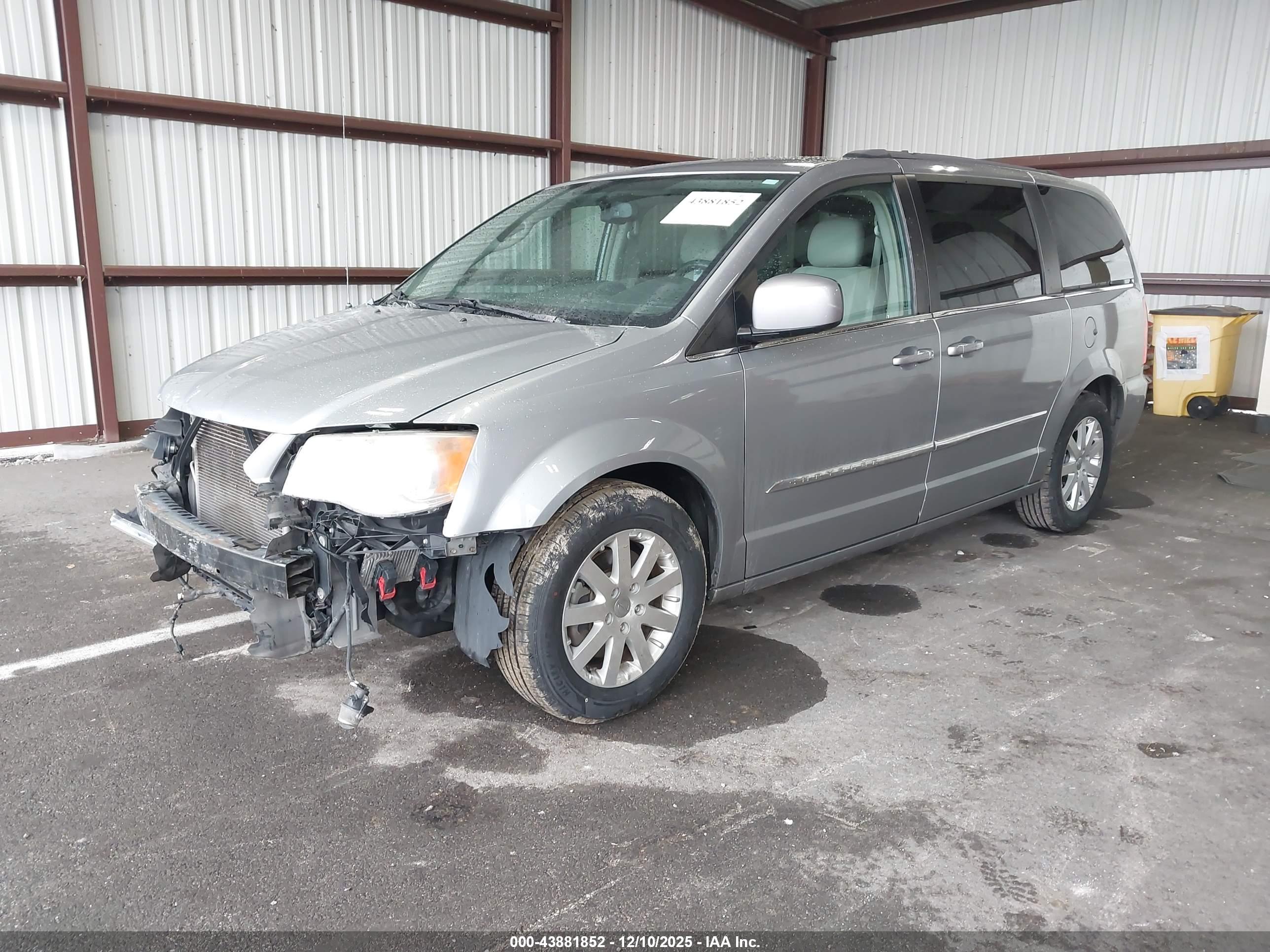 CHRYSLER TOWN image 2