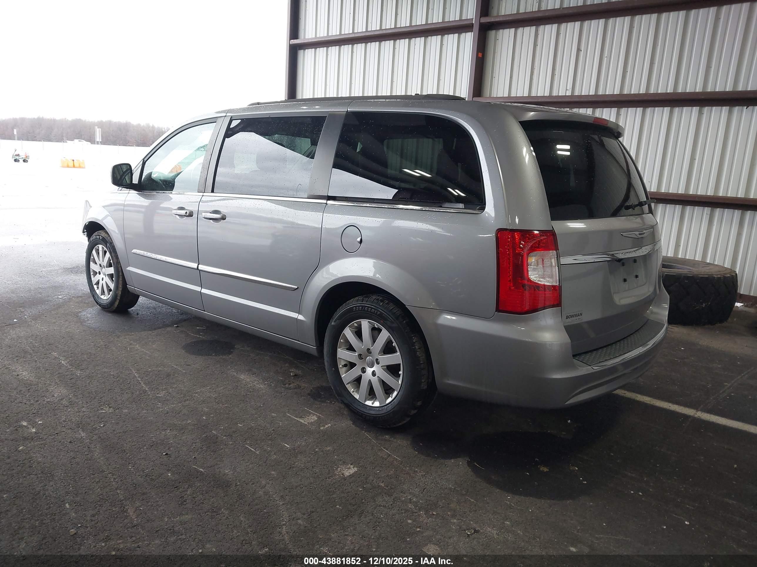CHRYSLER TOWN image 3