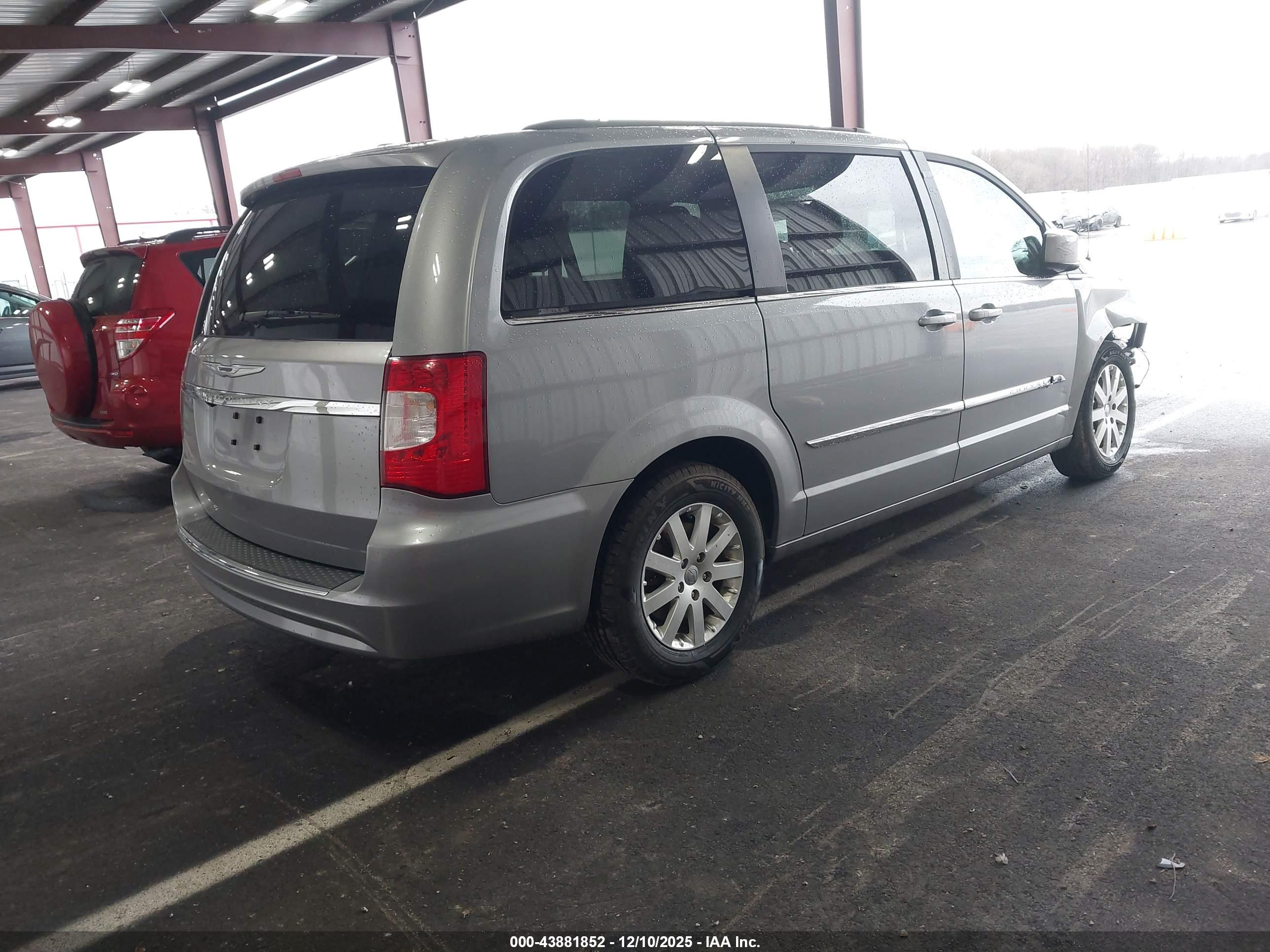 CHRYSLER TOWN image 4