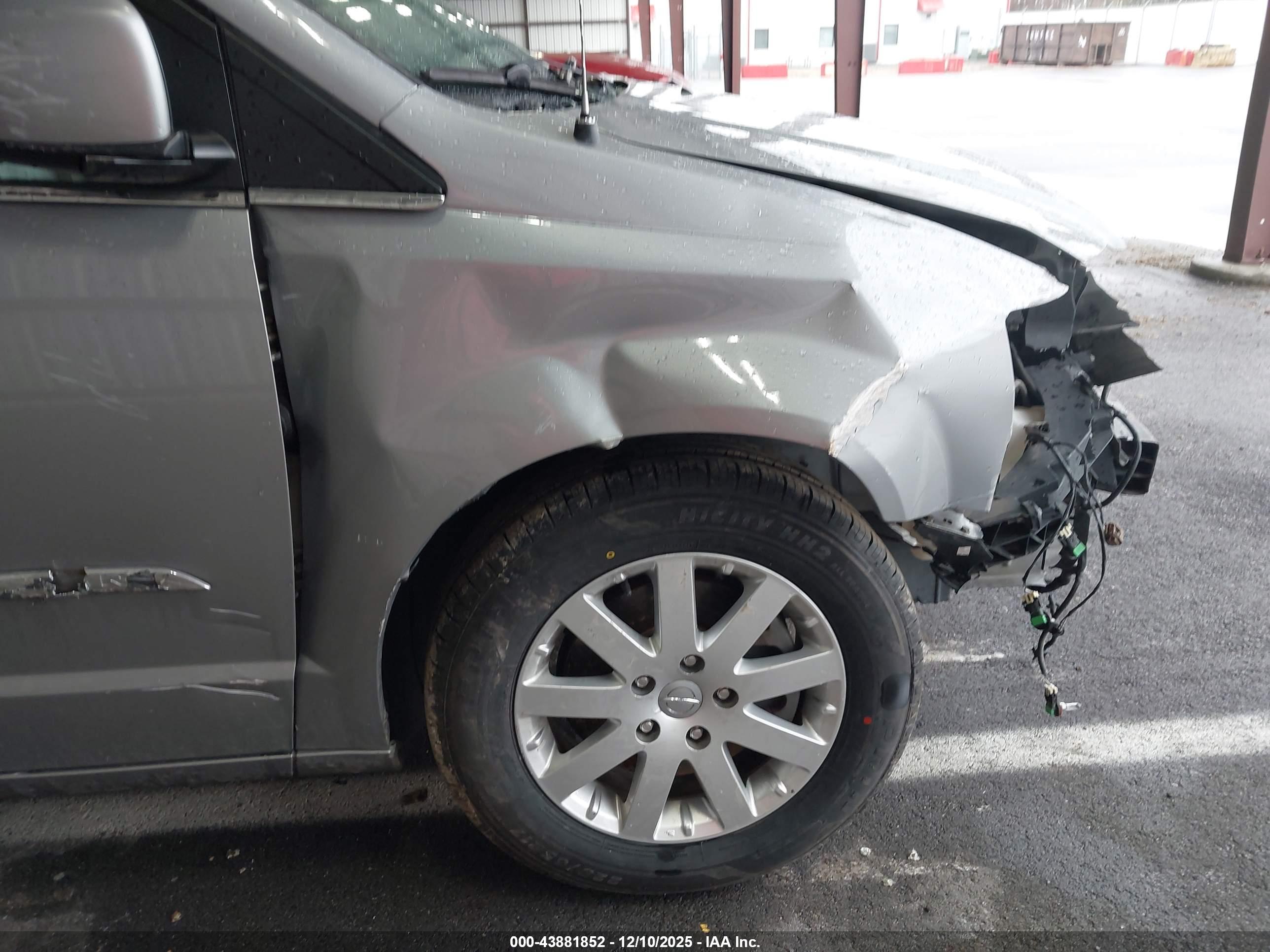 CHRYSLER TOWN image 6
