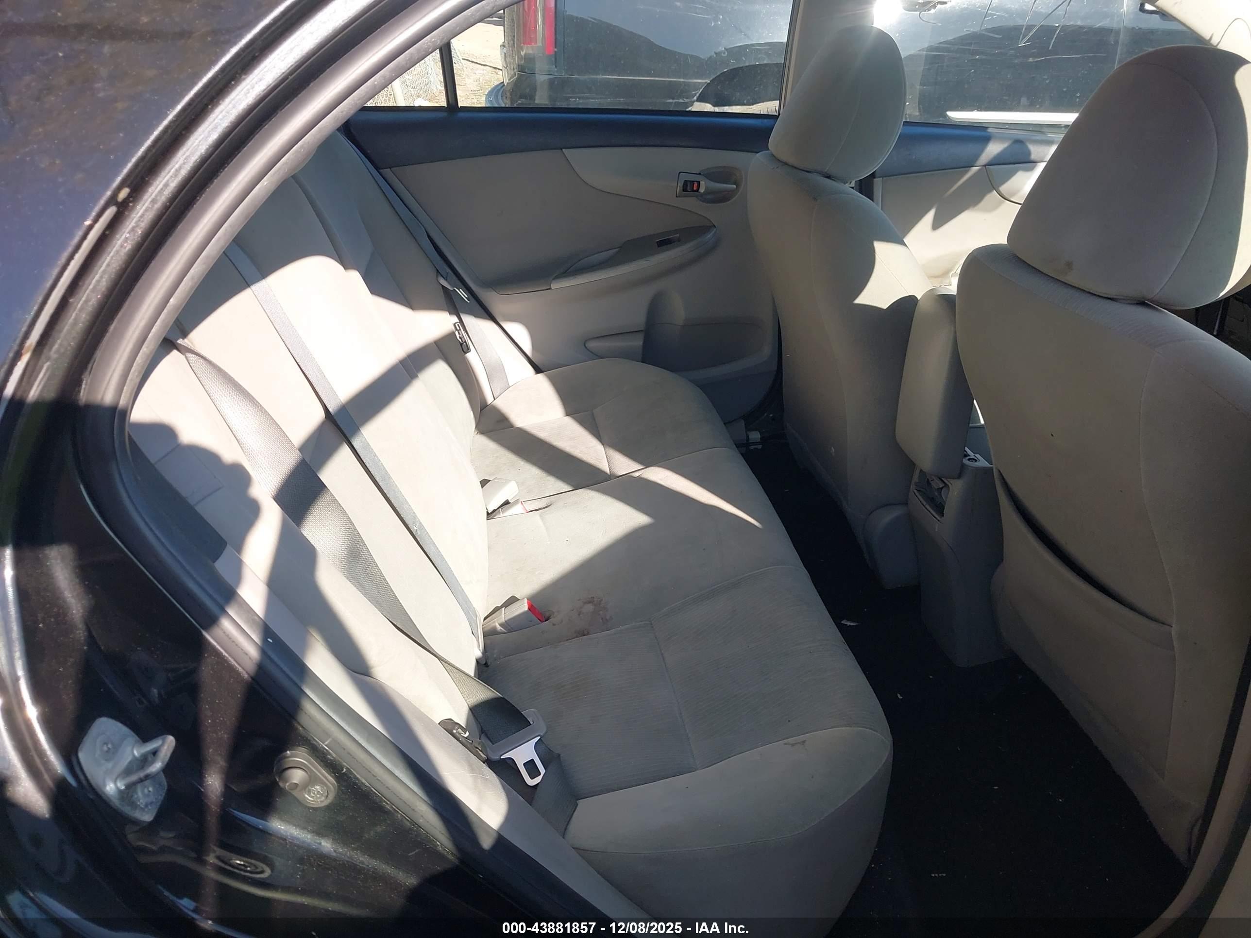 TOYOTA COROLLA image 8