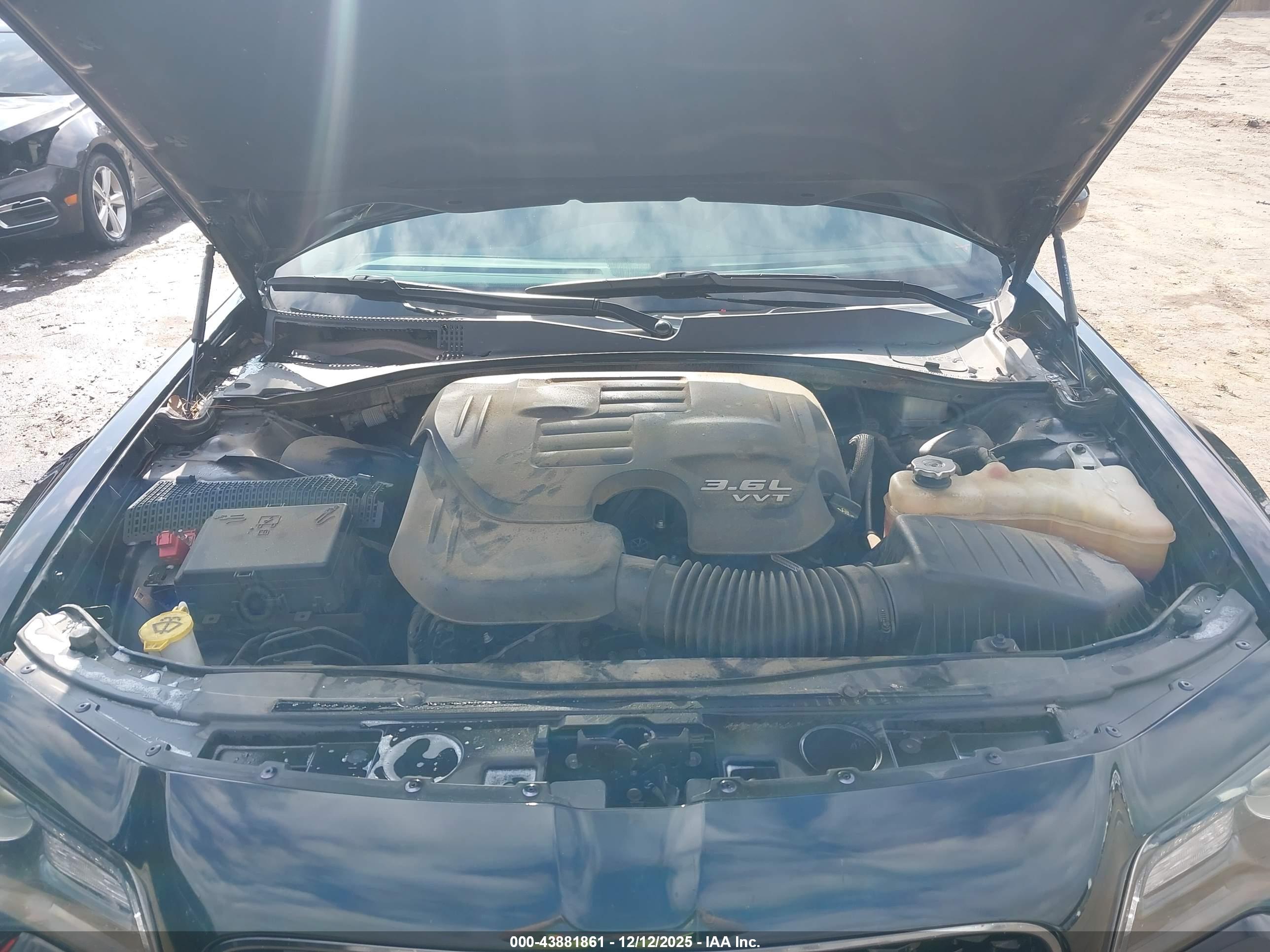 CHRYSLER 300 image 10