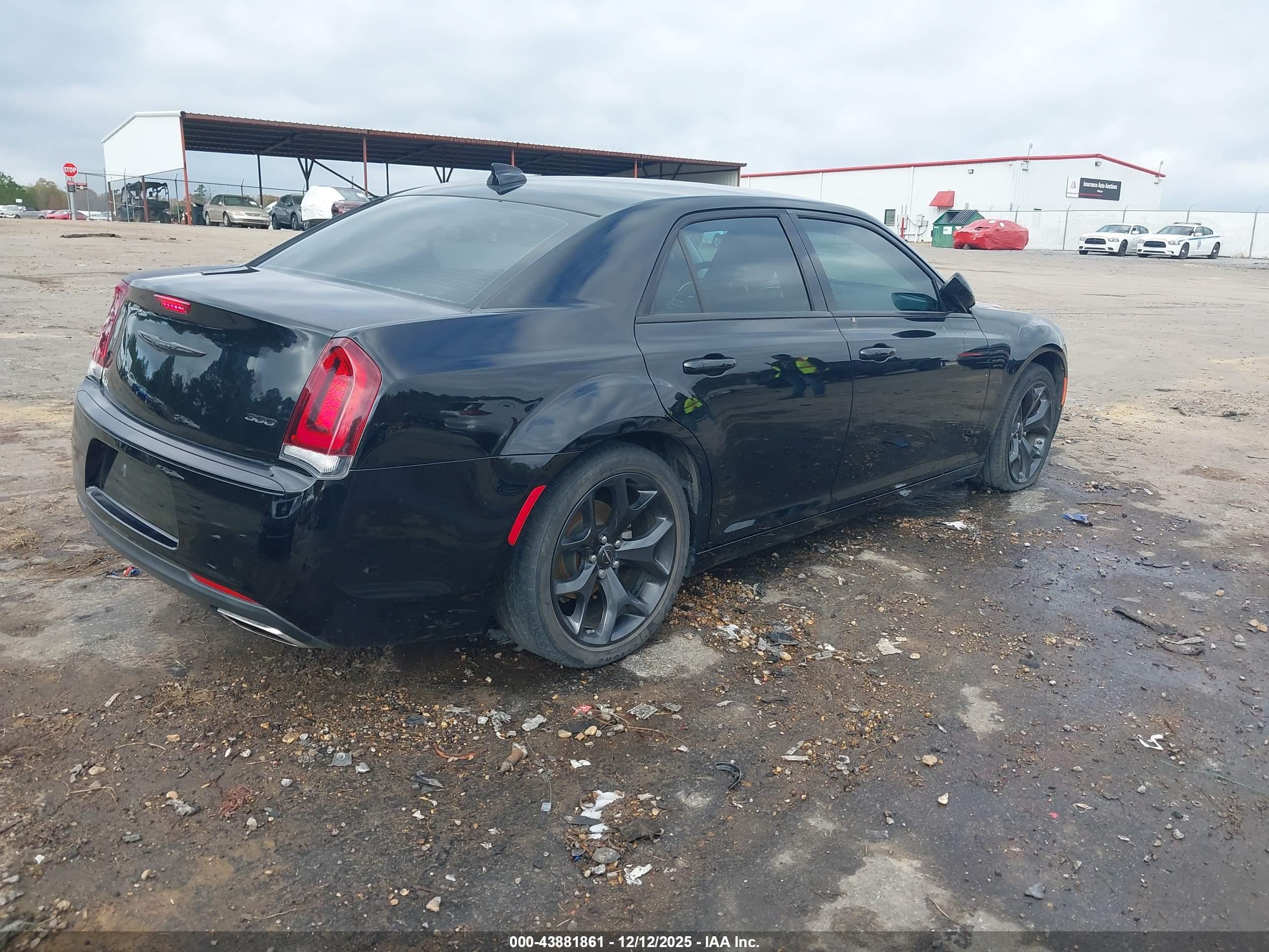 CHRYSLER 300 image 4