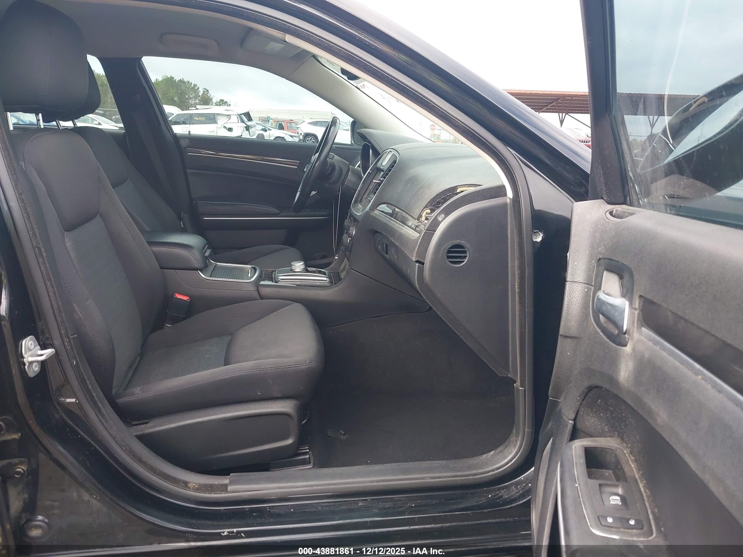 CHRYSLER 300 image 5