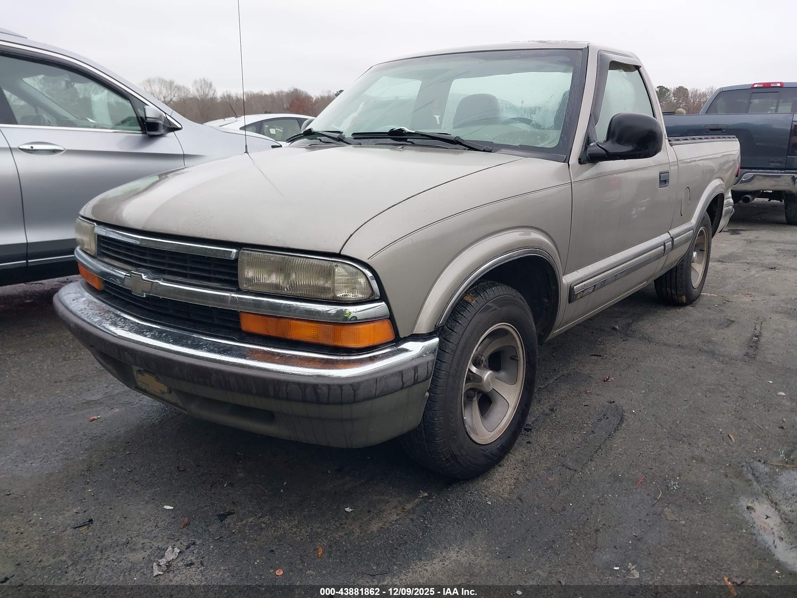 CHEVROLET S-10 image 2