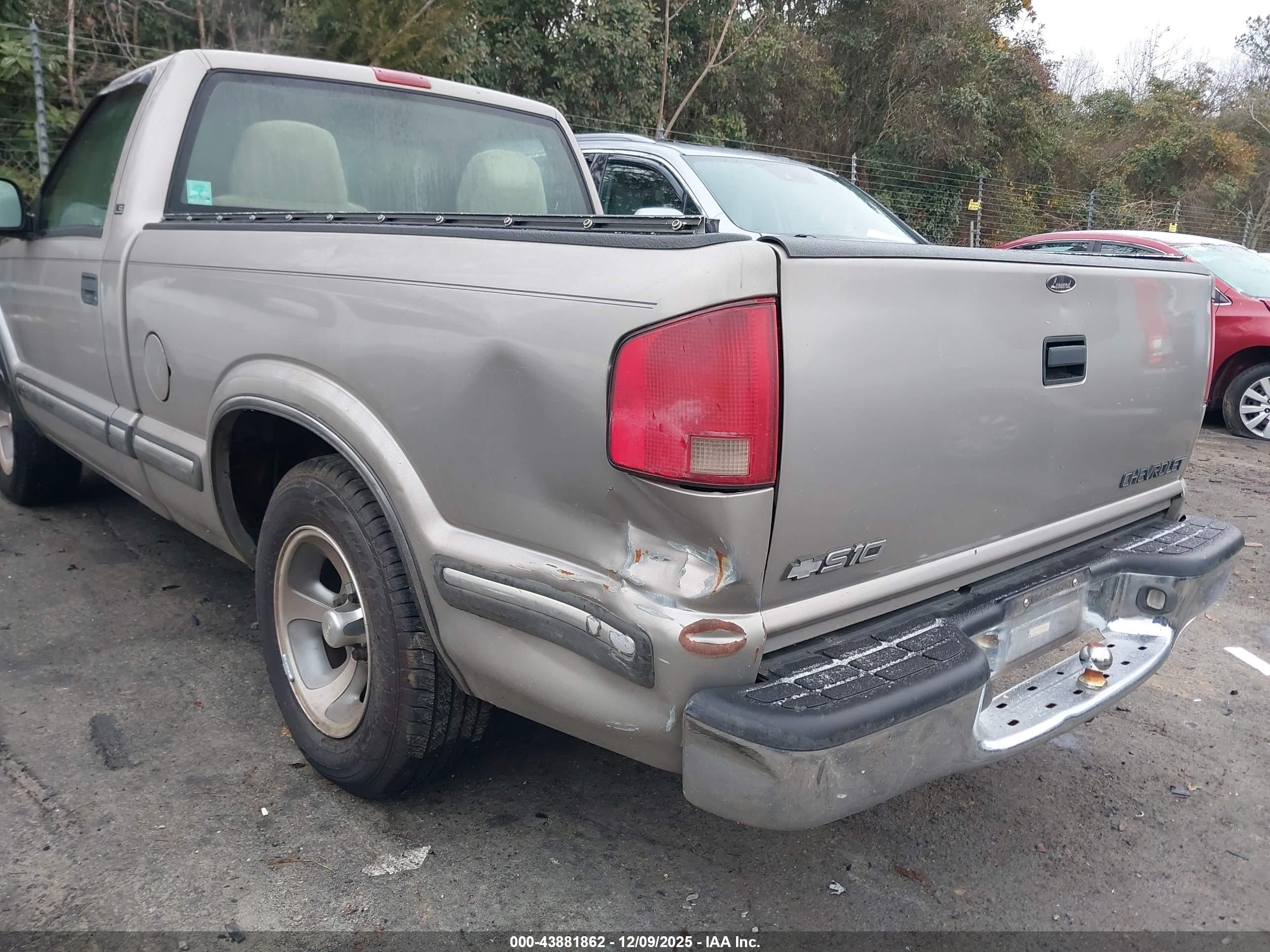 CHEVROLET S-10 image 6