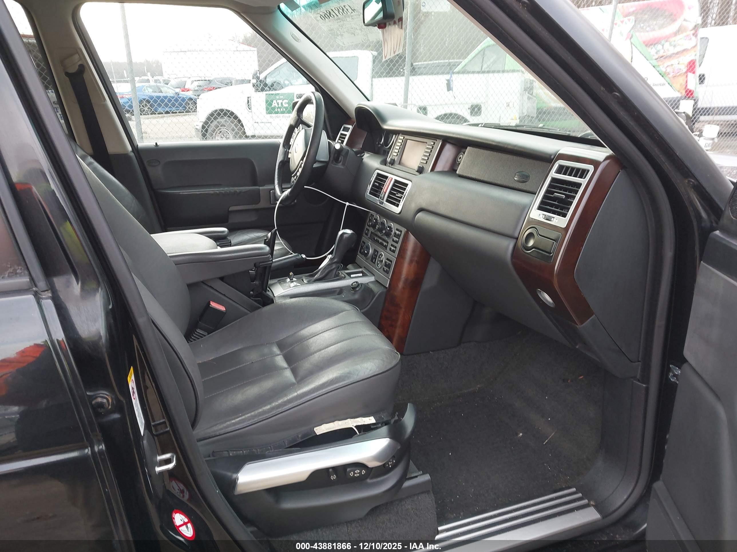 LAND ROVER image 5