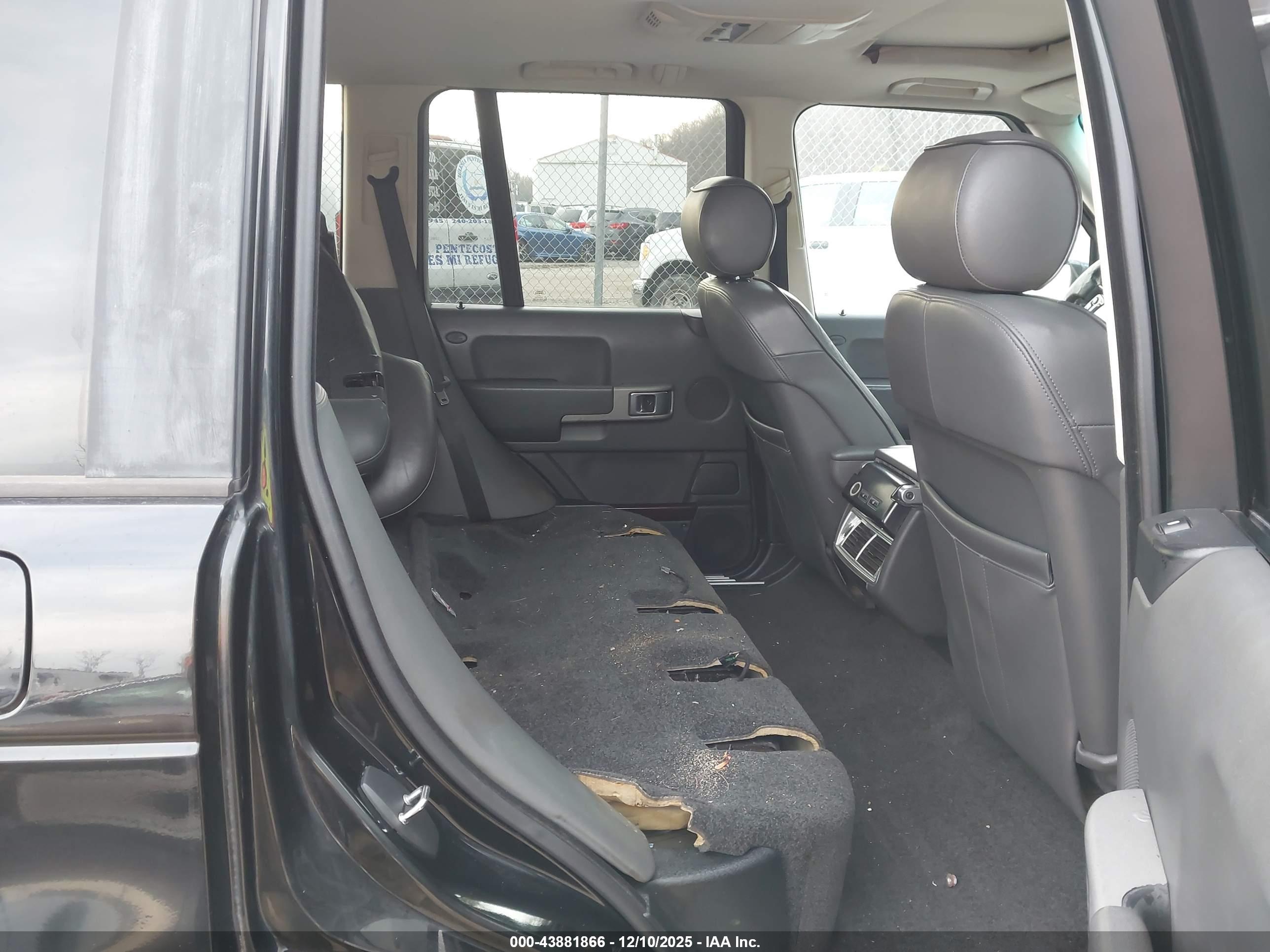 LAND ROVER image 8