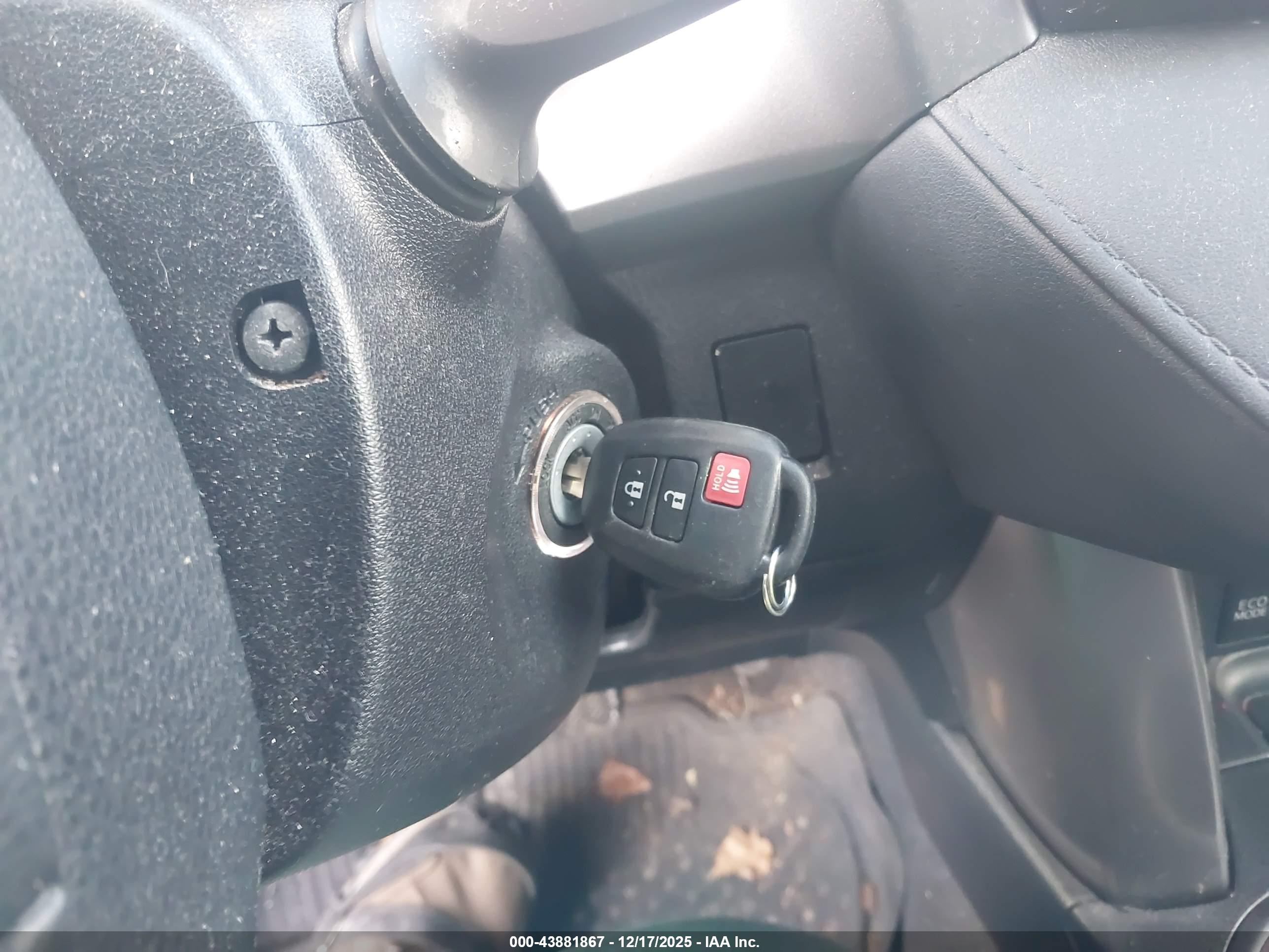 TOYOTA RAV4 image 11