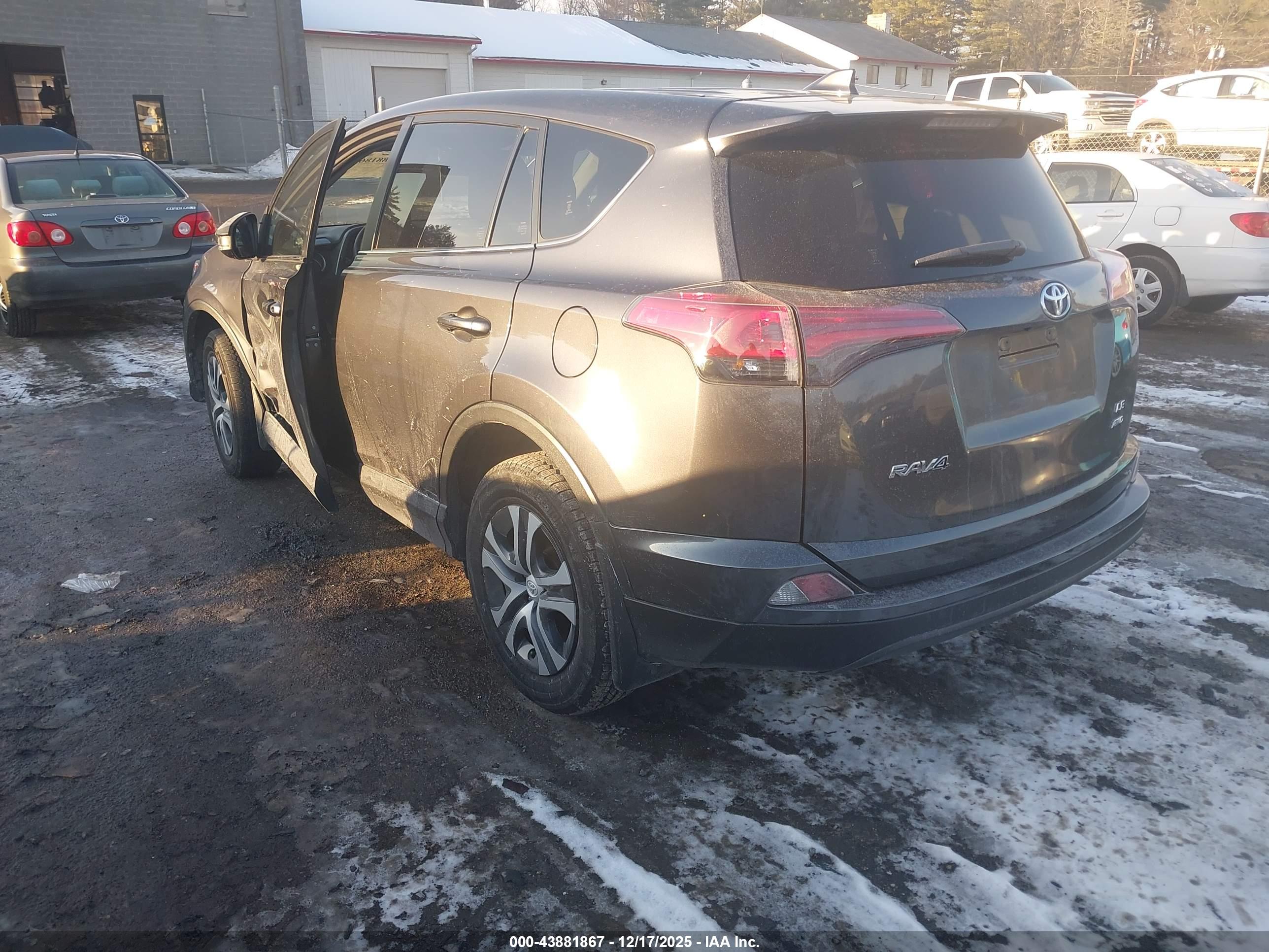 TOYOTA RAV4 image 3
