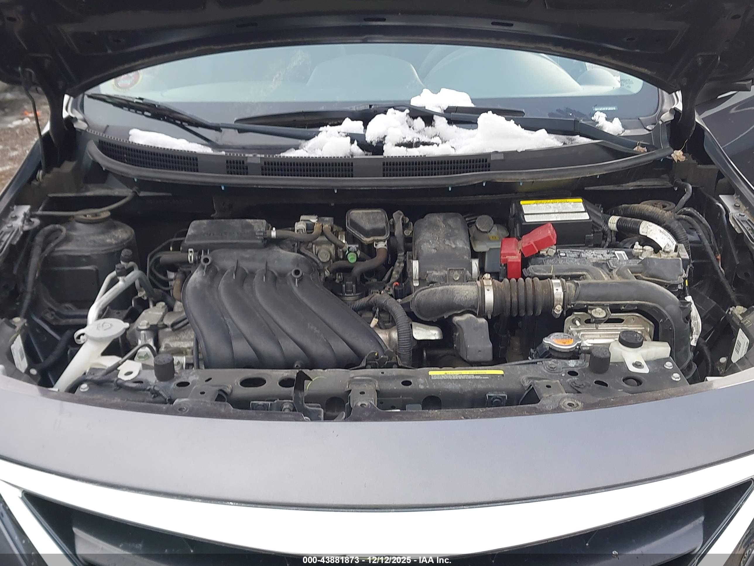 NISSAN VERSA image 10