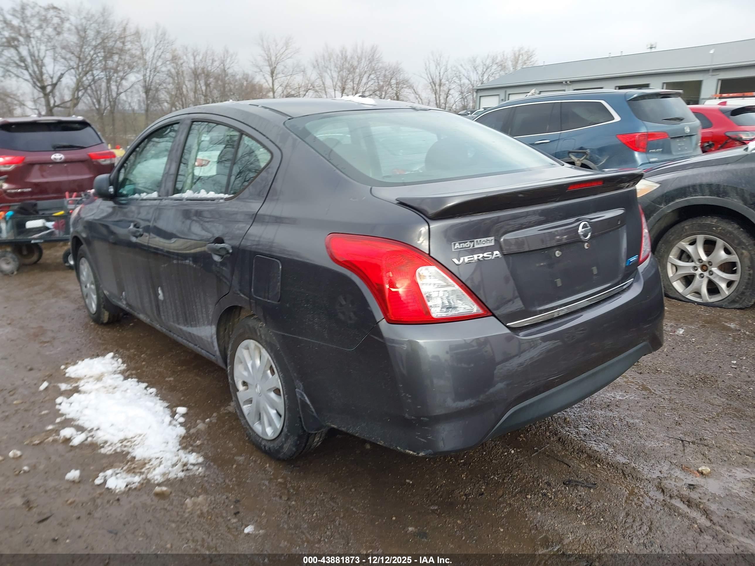 NISSAN VERSA image 3