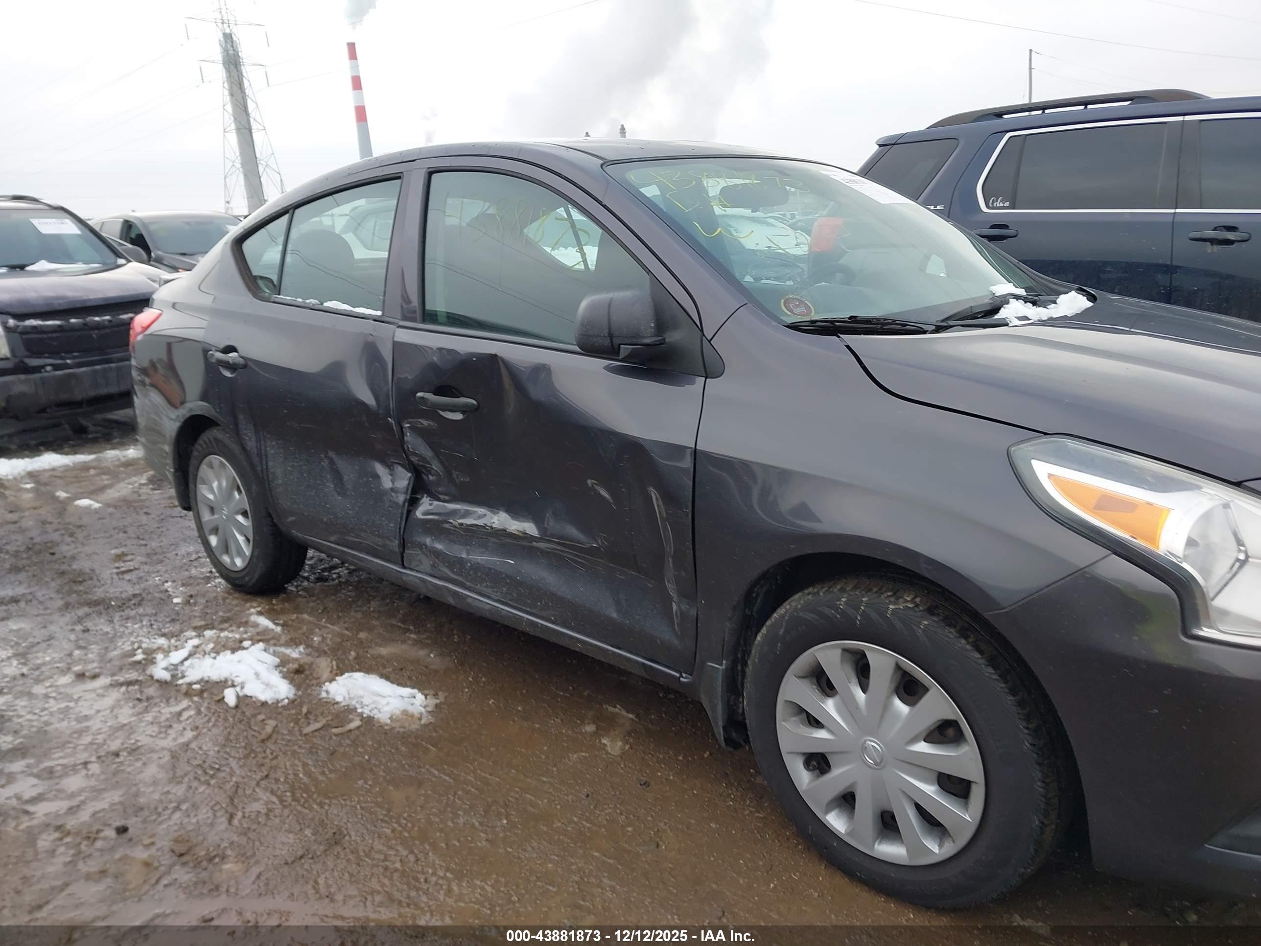 NISSAN VERSA image 6
