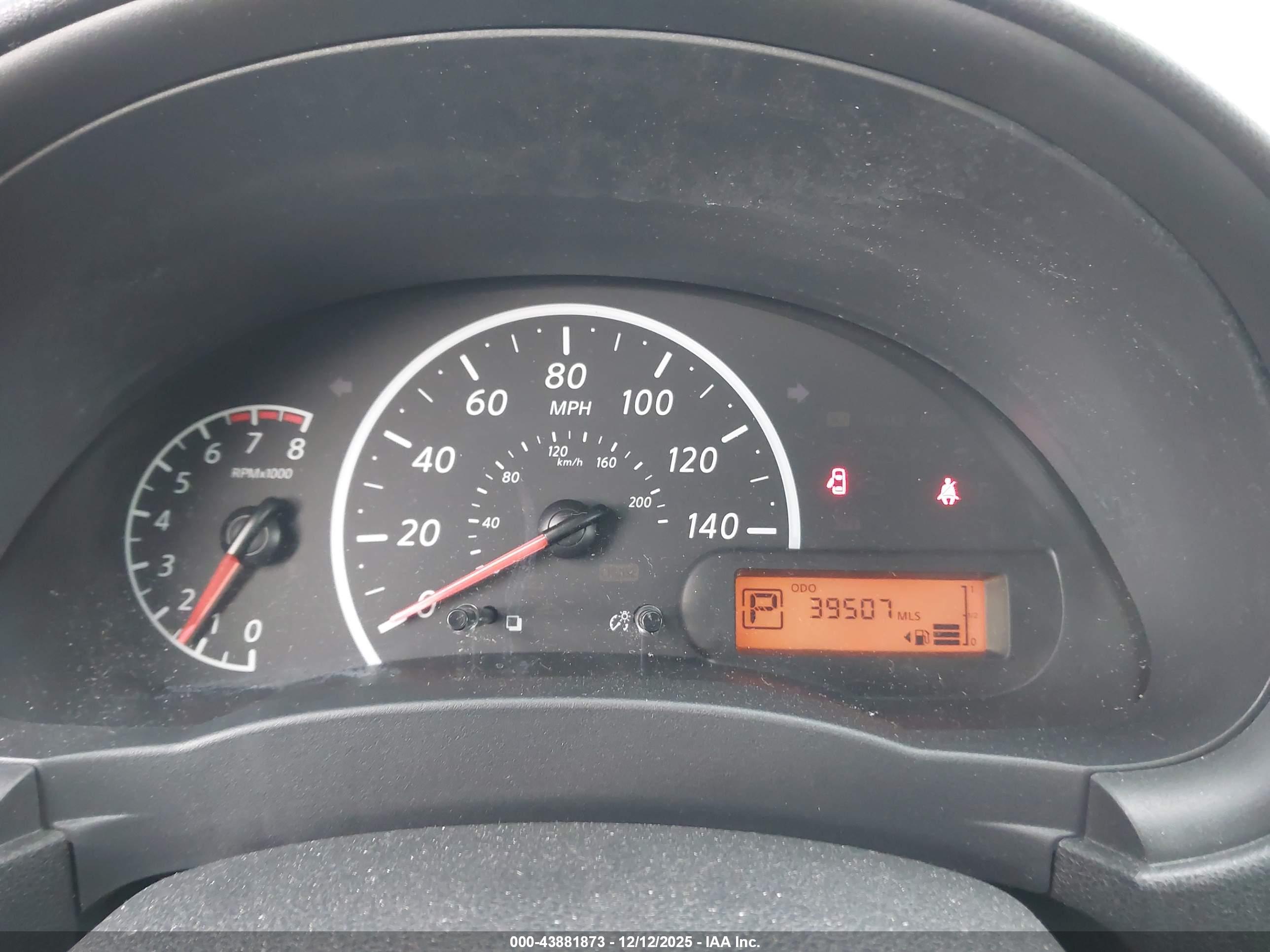NISSAN VERSA image 7