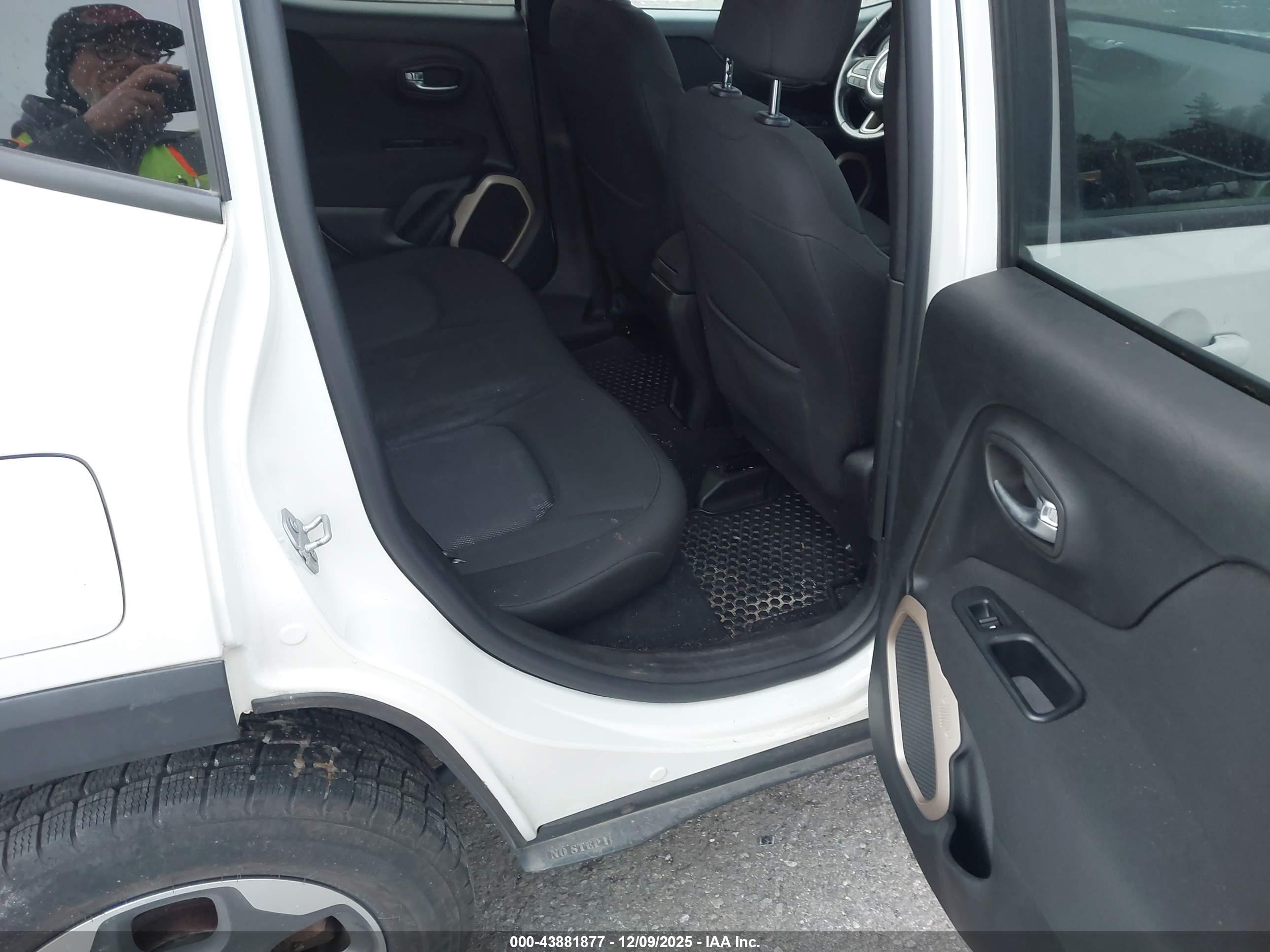 JEEP RENEGADE image 8