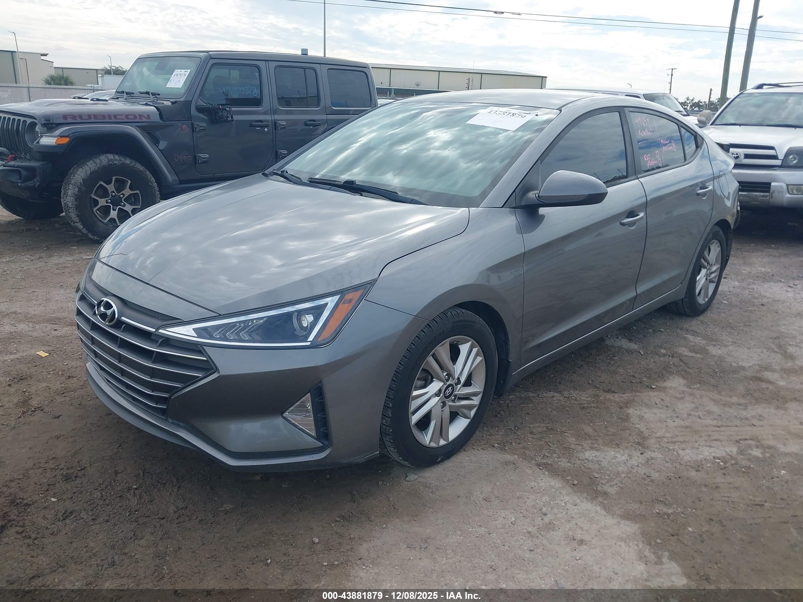 HYUNDAI ELANTRA image 2