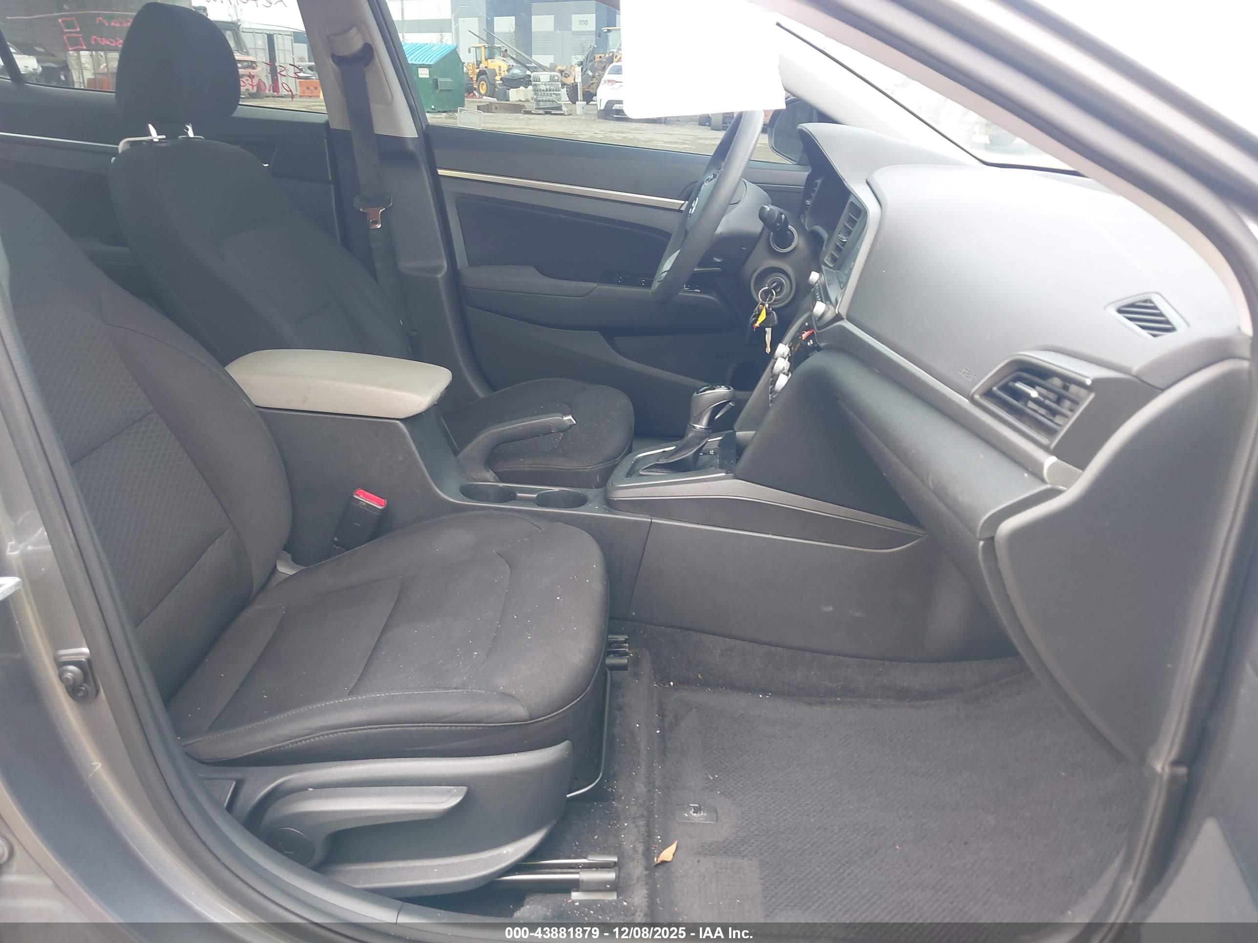 HYUNDAI ELANTRA image 5