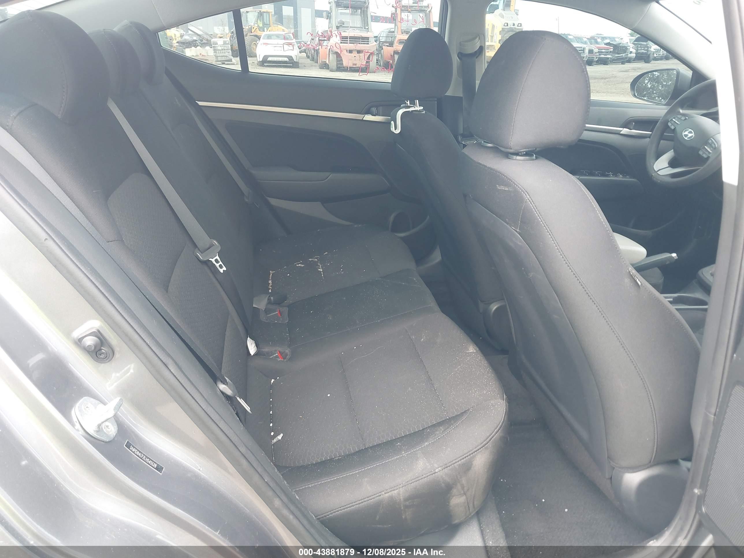 HYUNDAI ELANTRA image 8