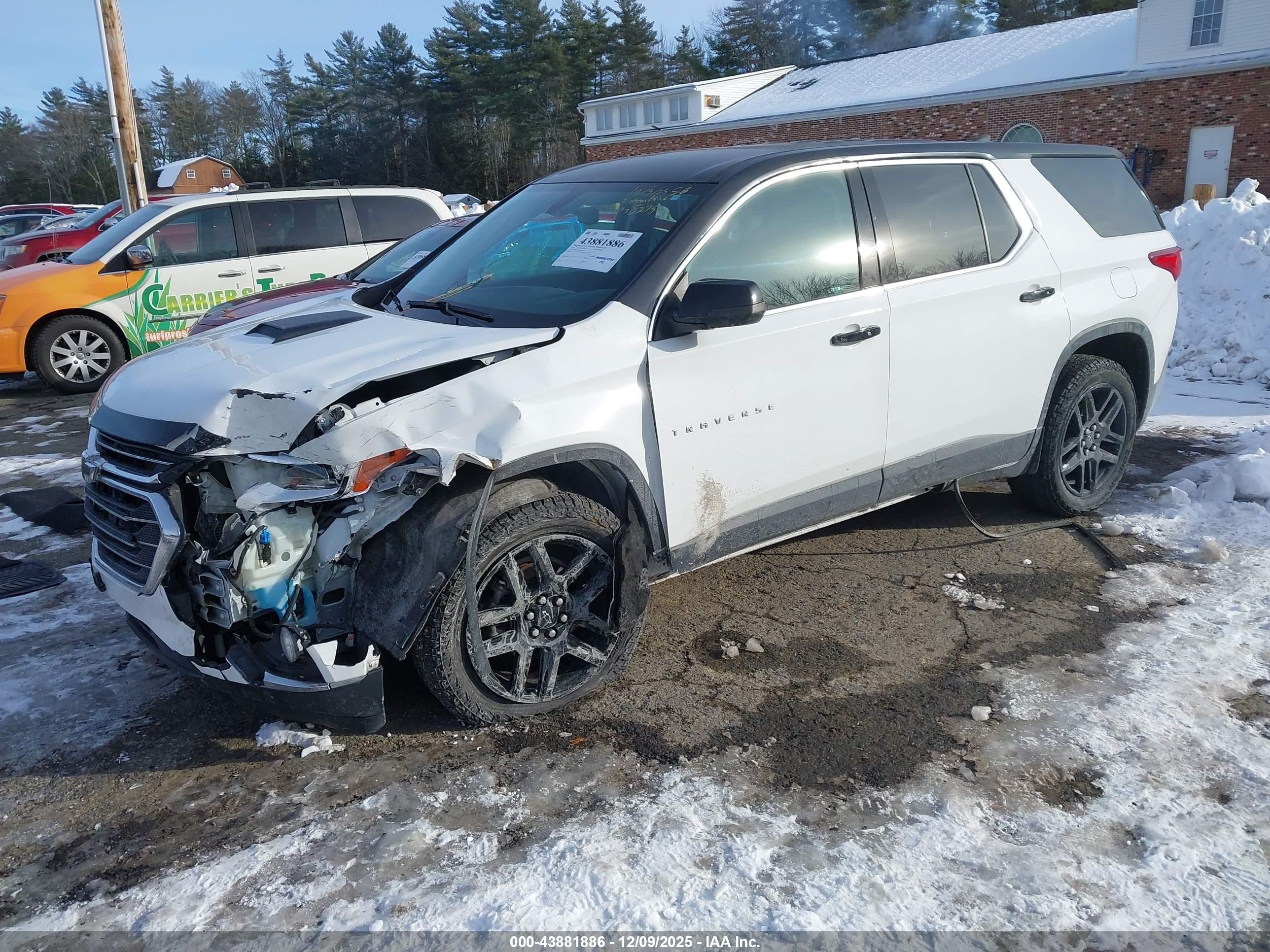 CHEVROLET TRAVERSE image 2