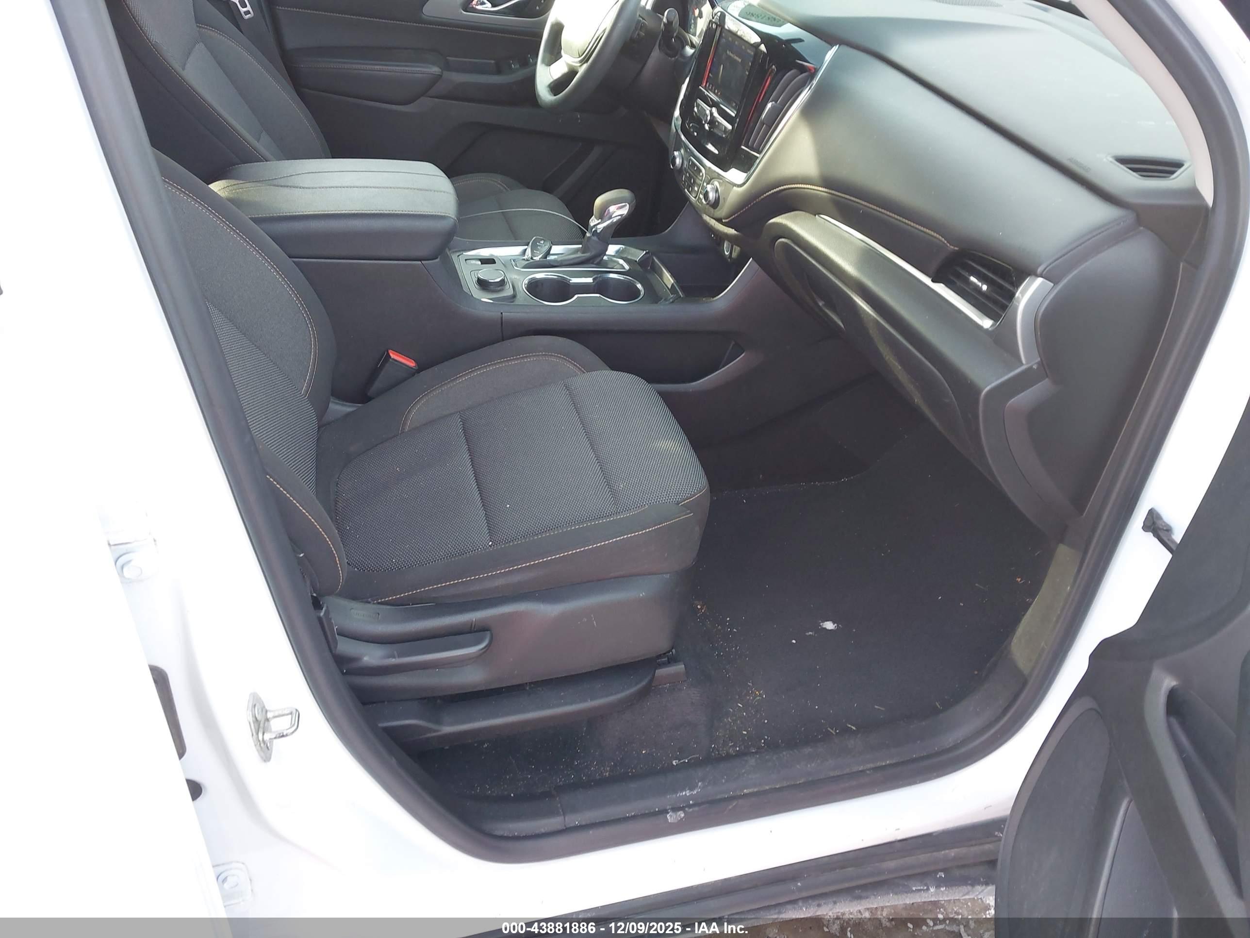 CHEVROLET TRAVERSE image 5