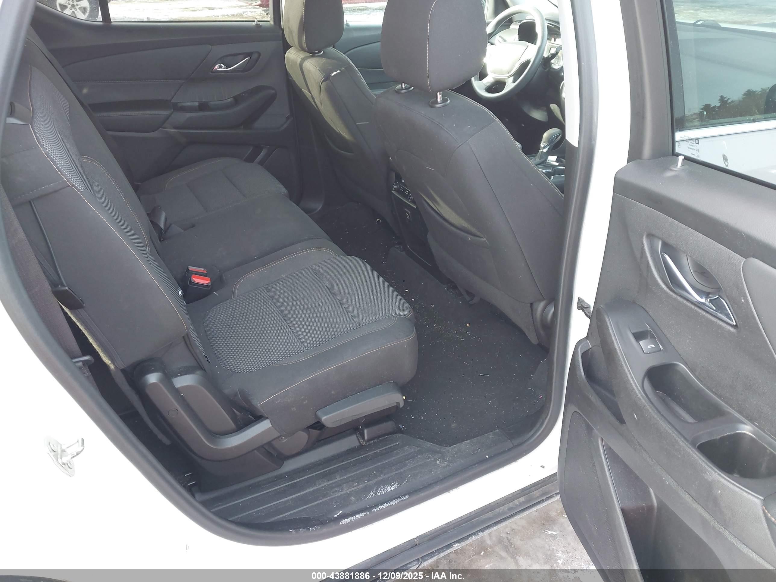CHEVROLET TRAVERSE image 8
