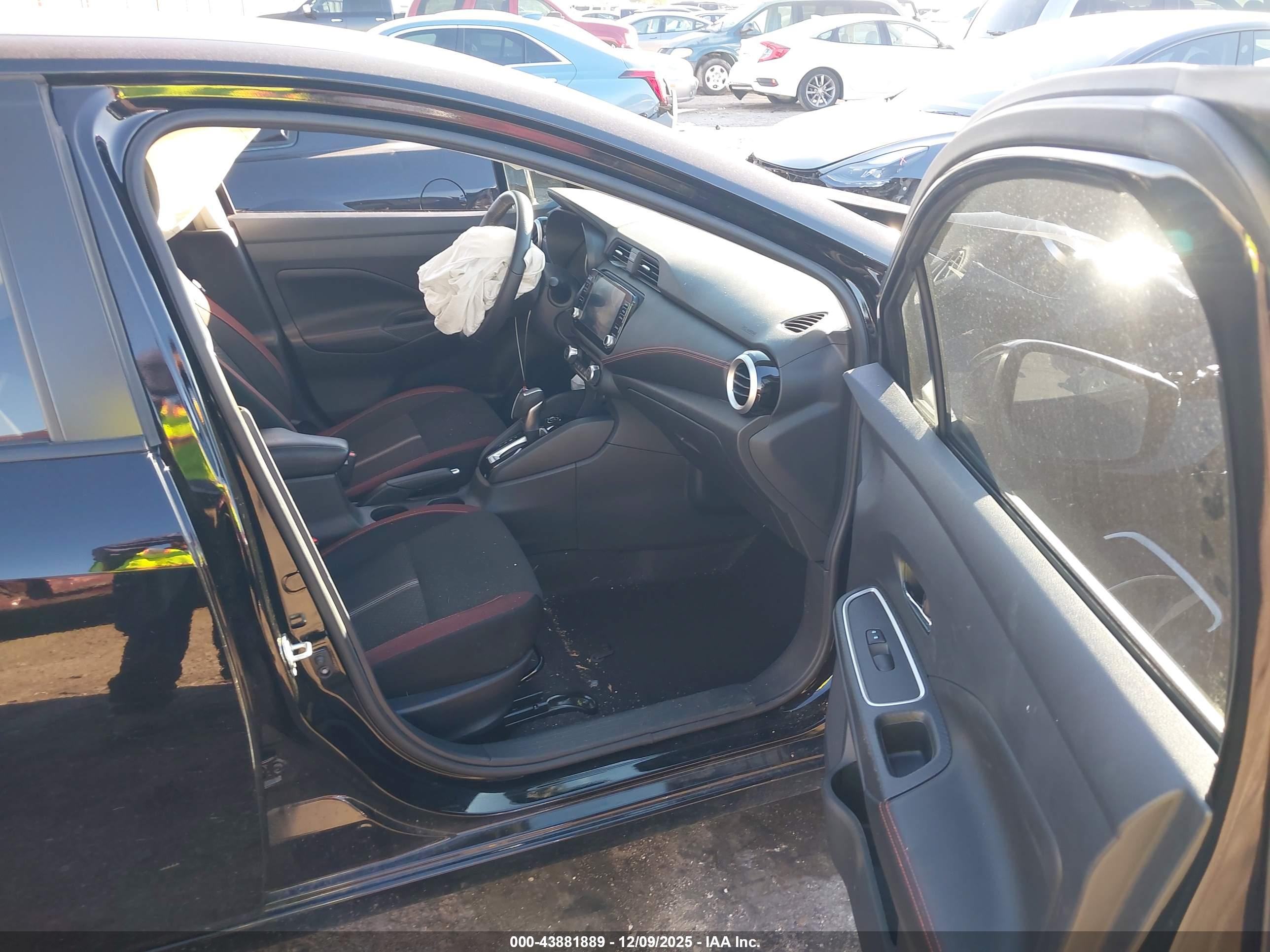 NISSAN VERSA image 5