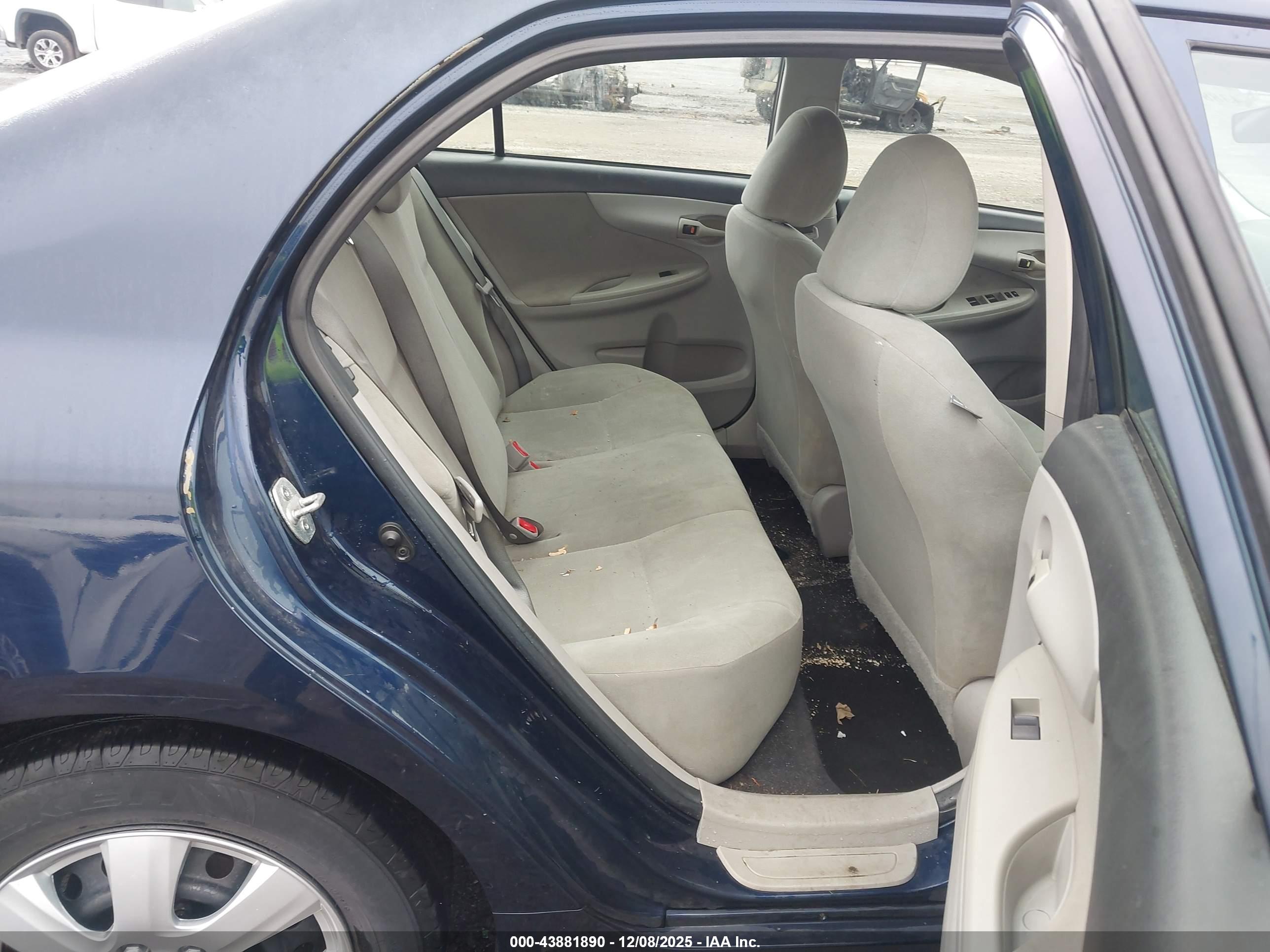 TOYOTA COROLLA image 8