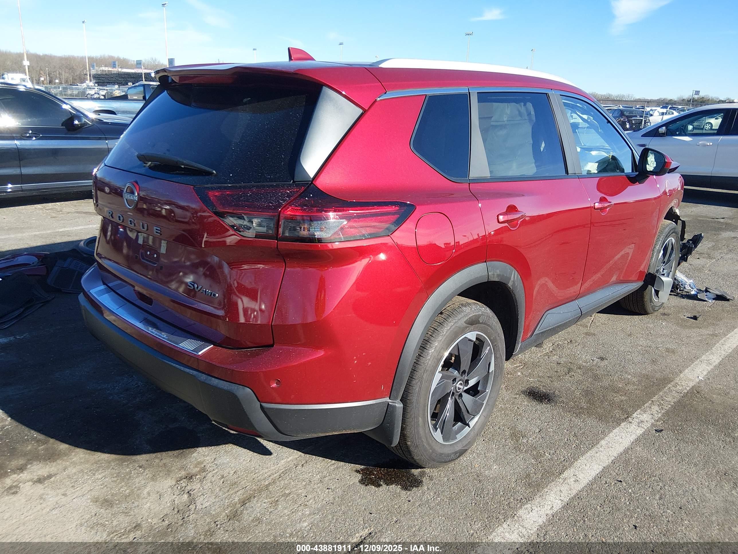 NISSAN ROGUE image 4