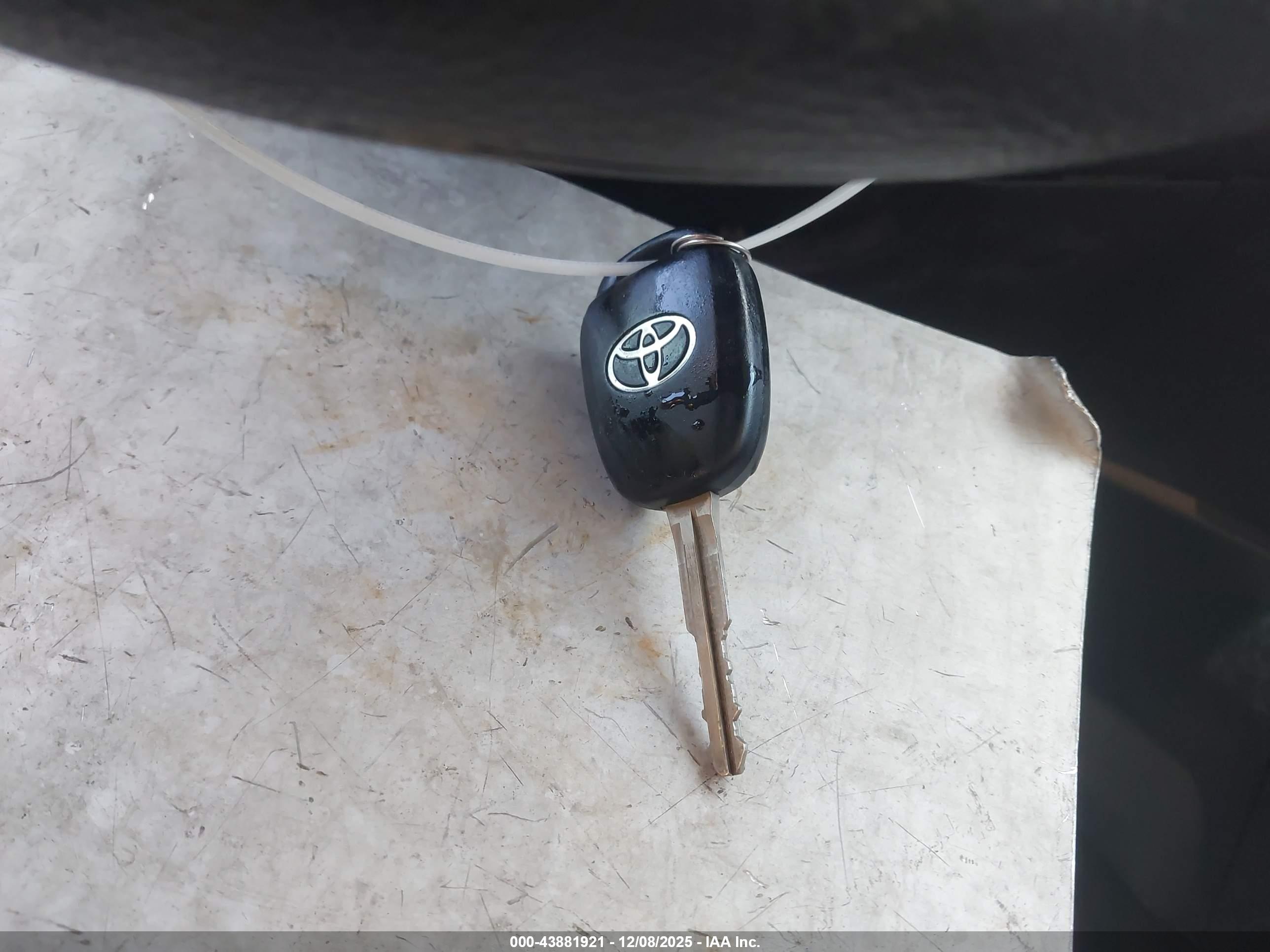 TOYOTA COROLLA image 11