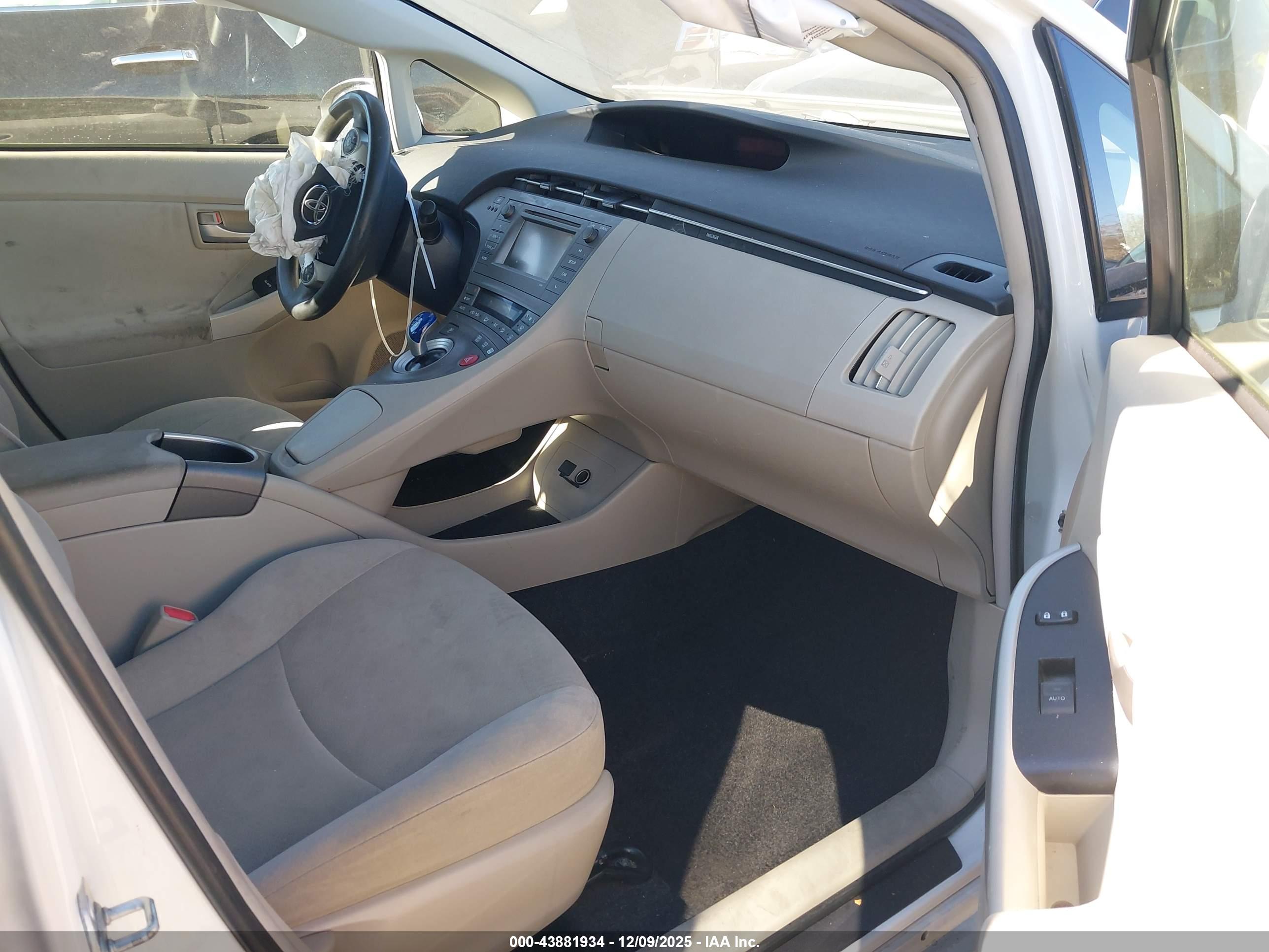 TOYOTA PRIUS image 5