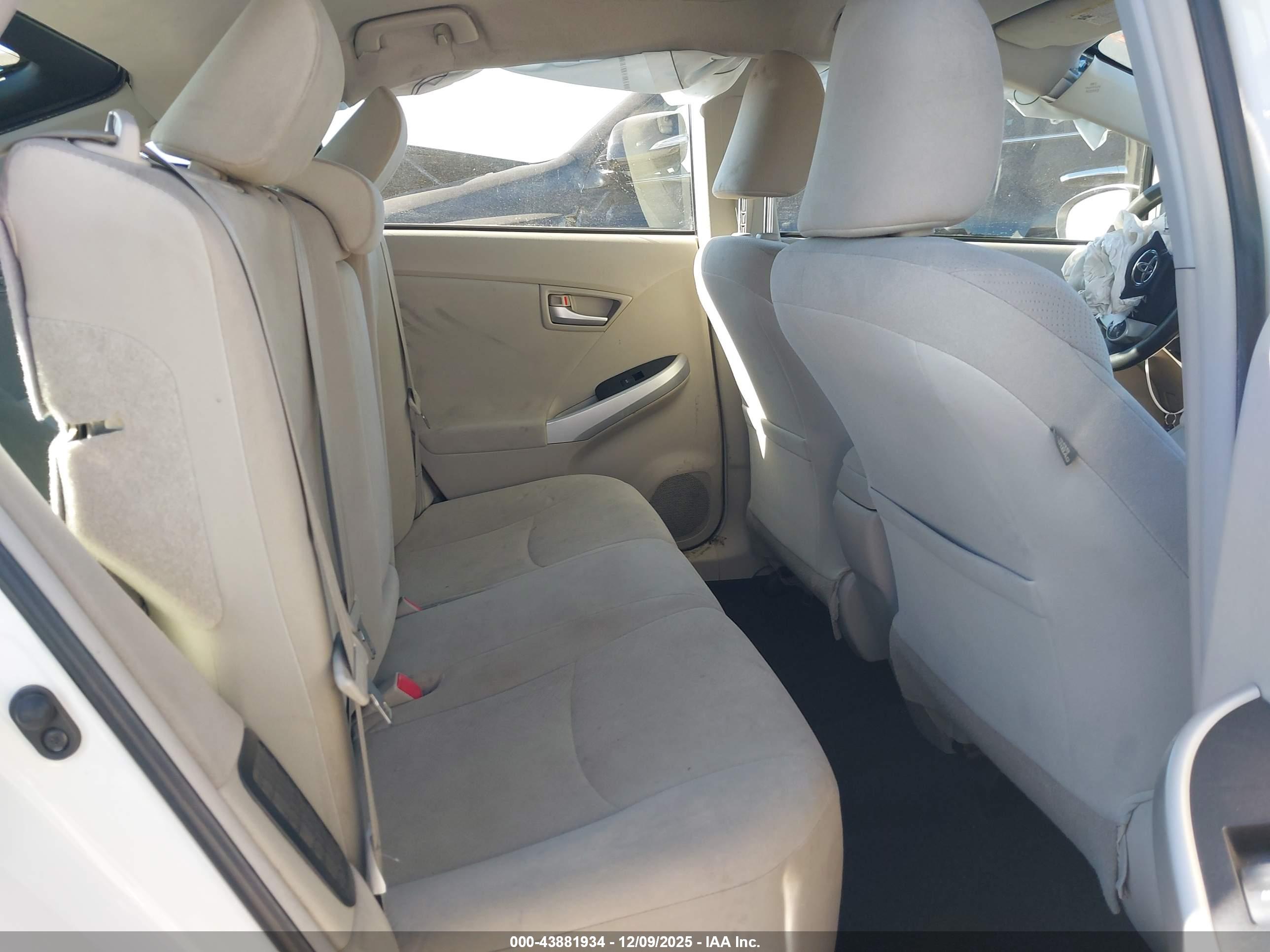 TOYOTA PRIUS image 8