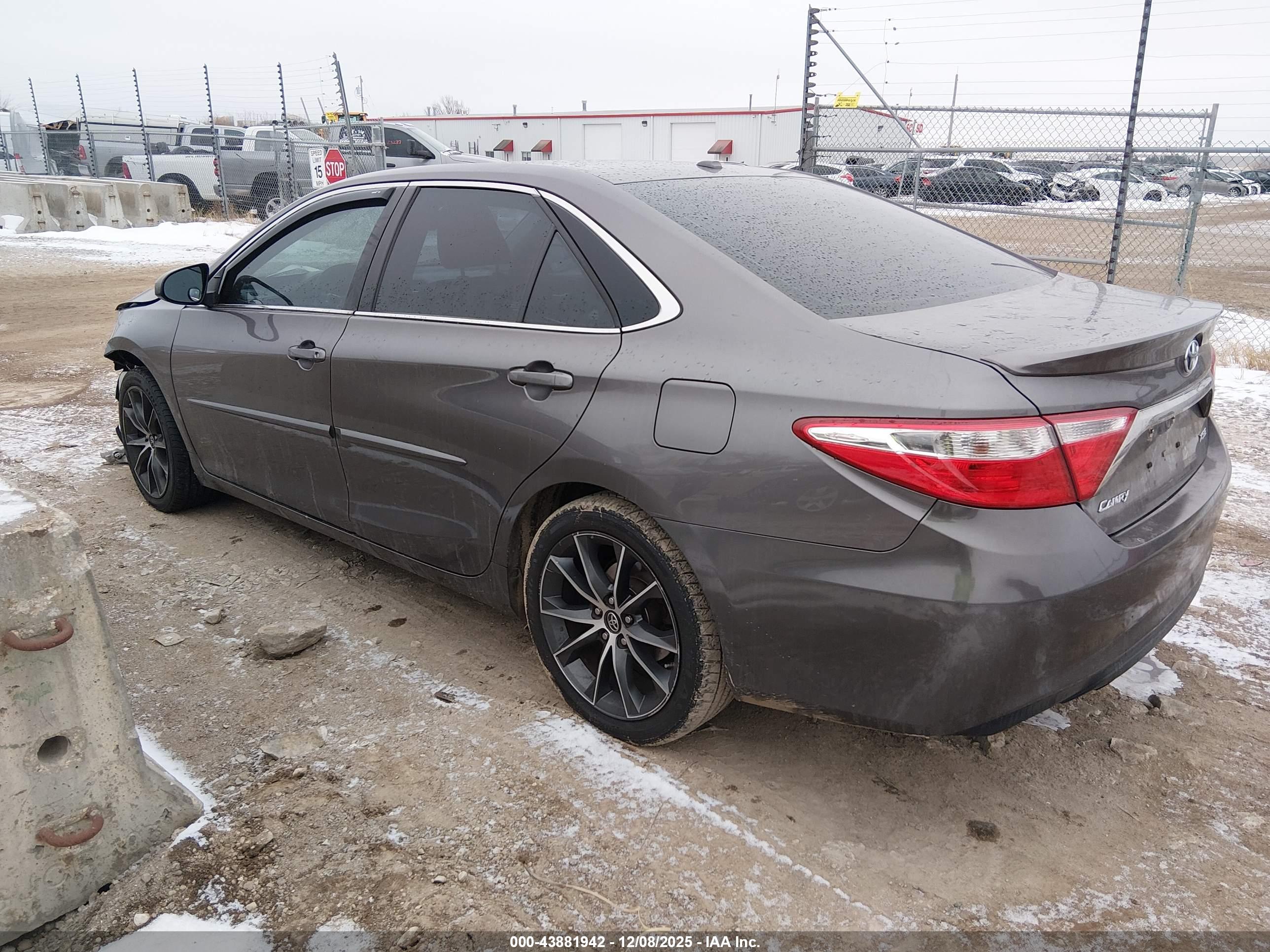 TOYOTA CAMRY image 3