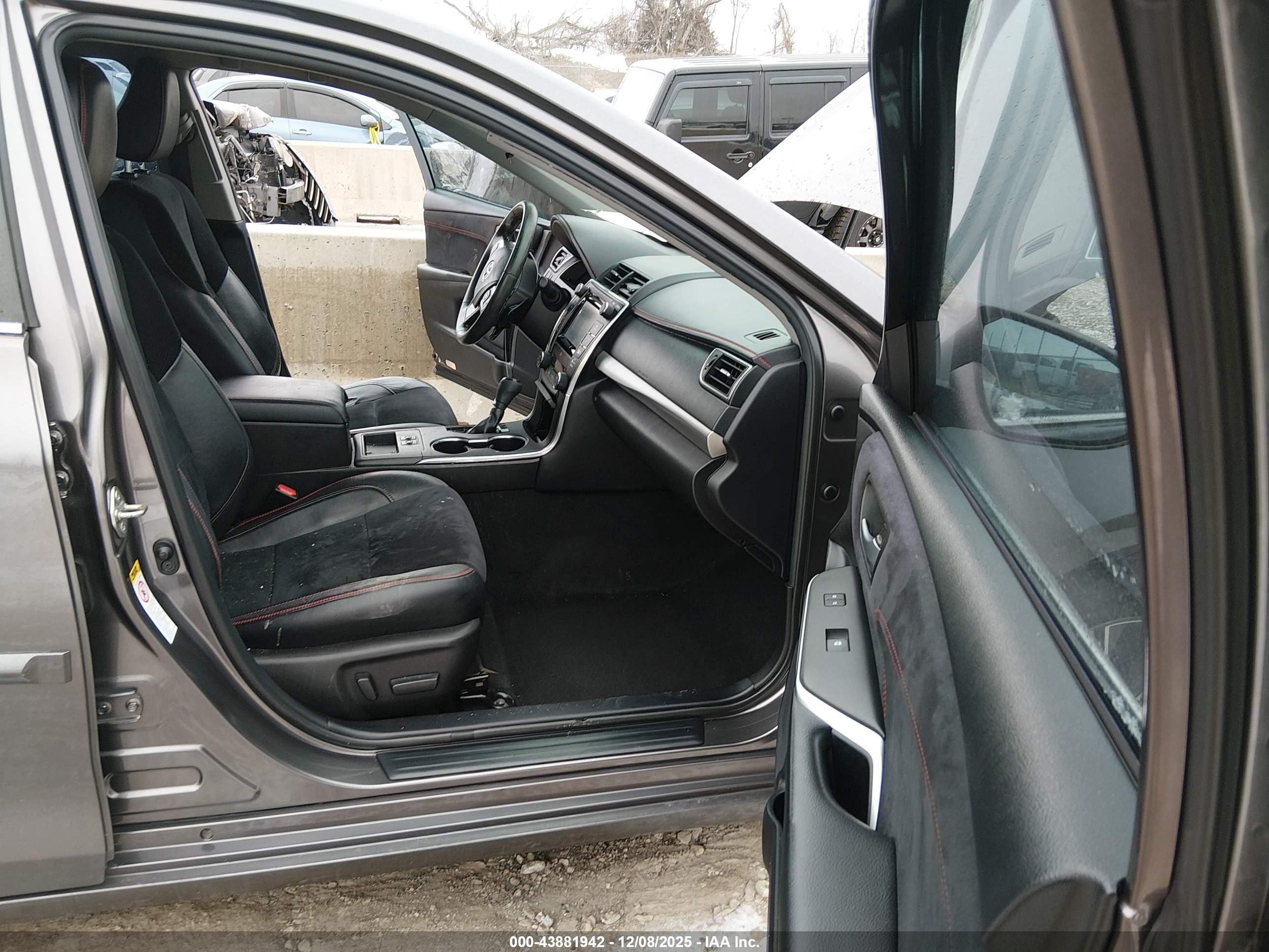 TOYOTA CAMRY image 5