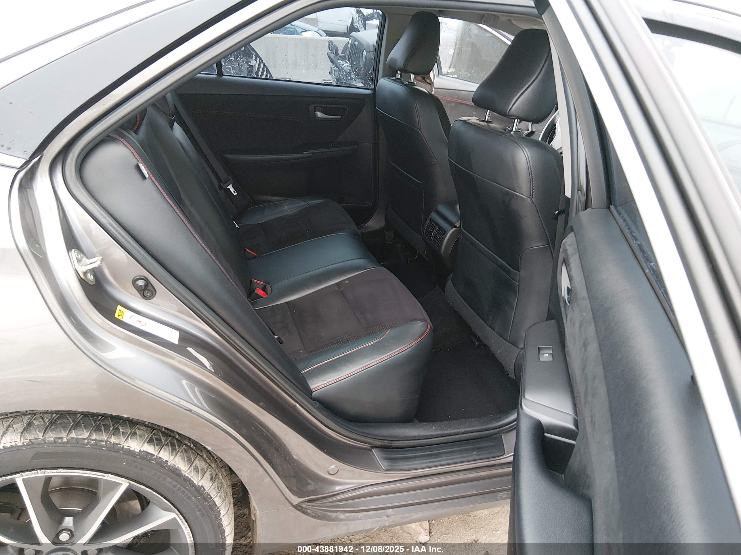 TOYOTA CAMRY image 8