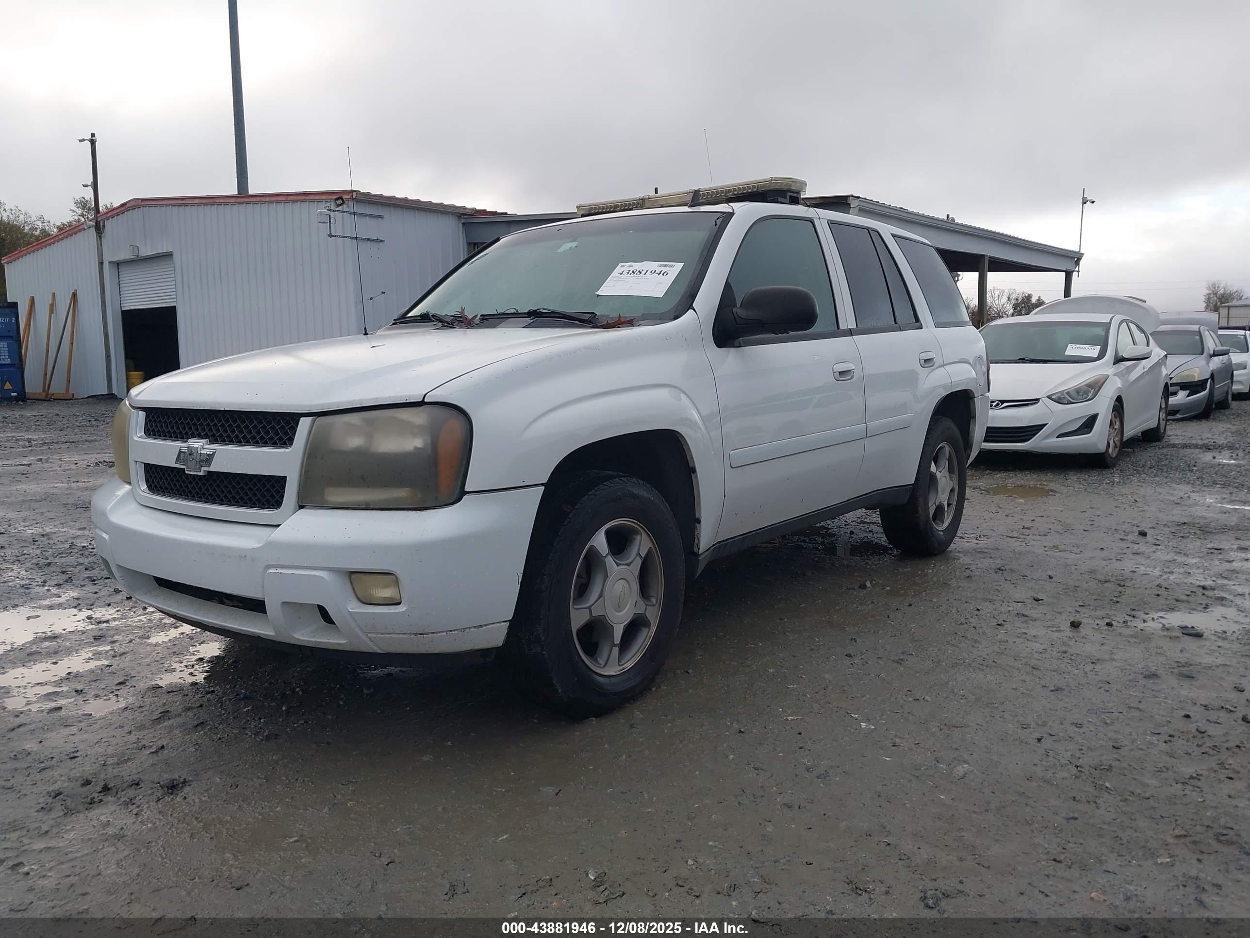 CHEVROLET TRAILBLAZER image 2