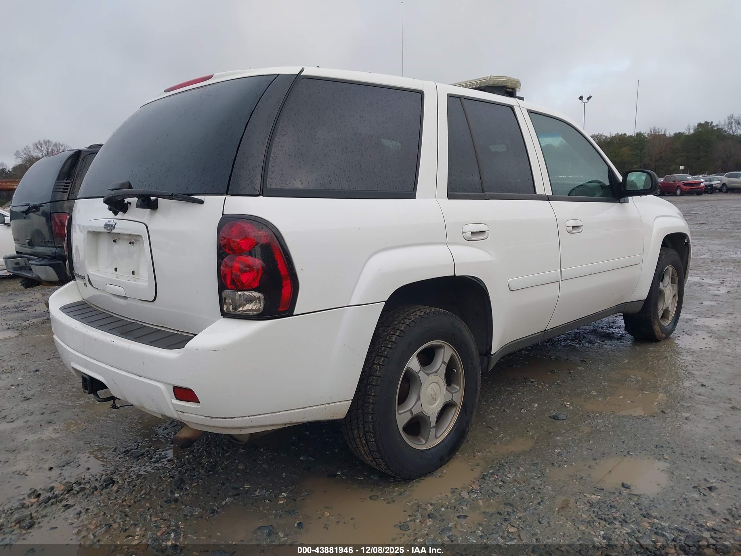 CHEVROLET TRAILBLAZER image 4
