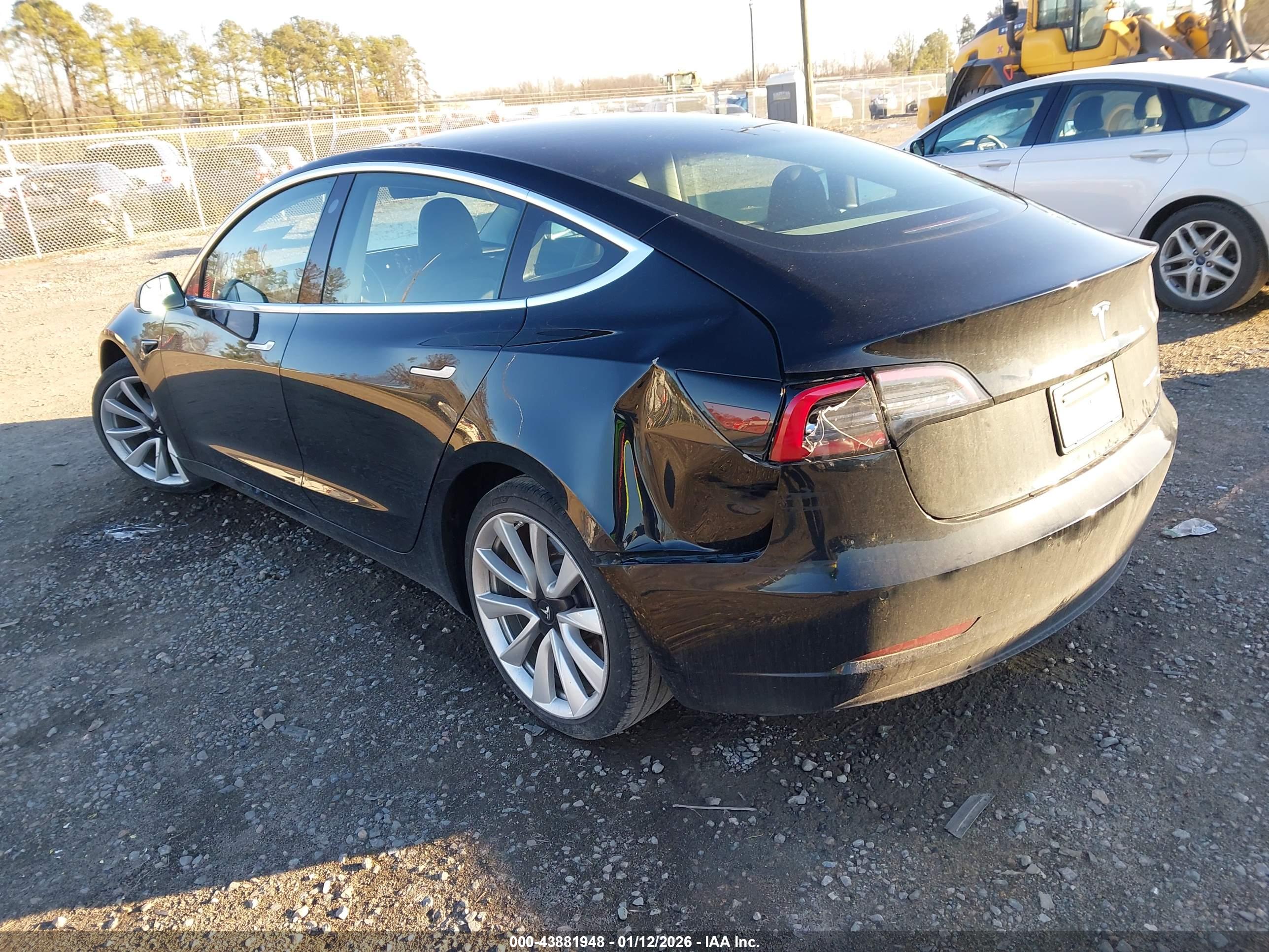 TESLA MODEL image 3