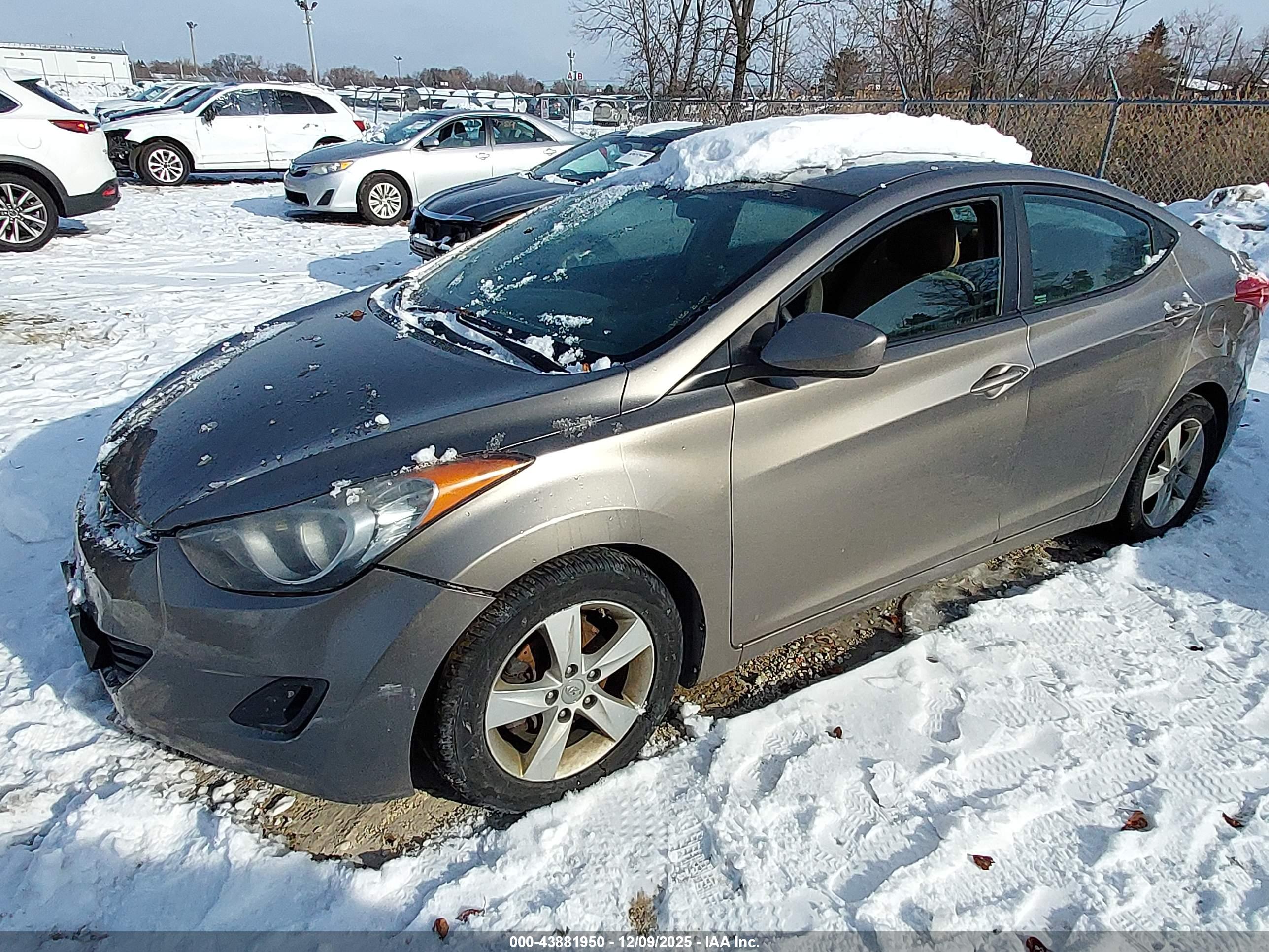 HYUNDAI ELANTRA image 2