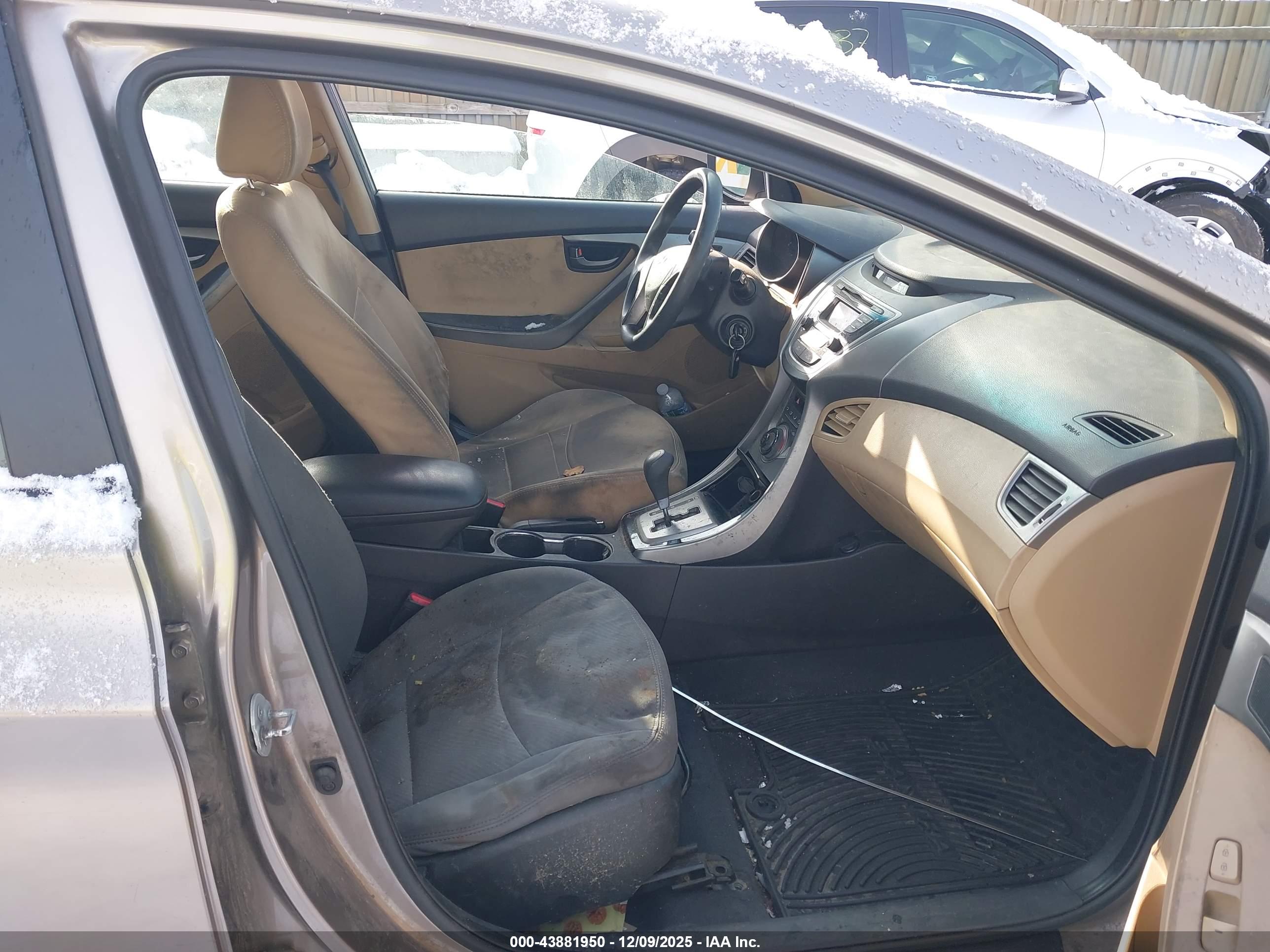 HYUNDAI ELANTRA image 5