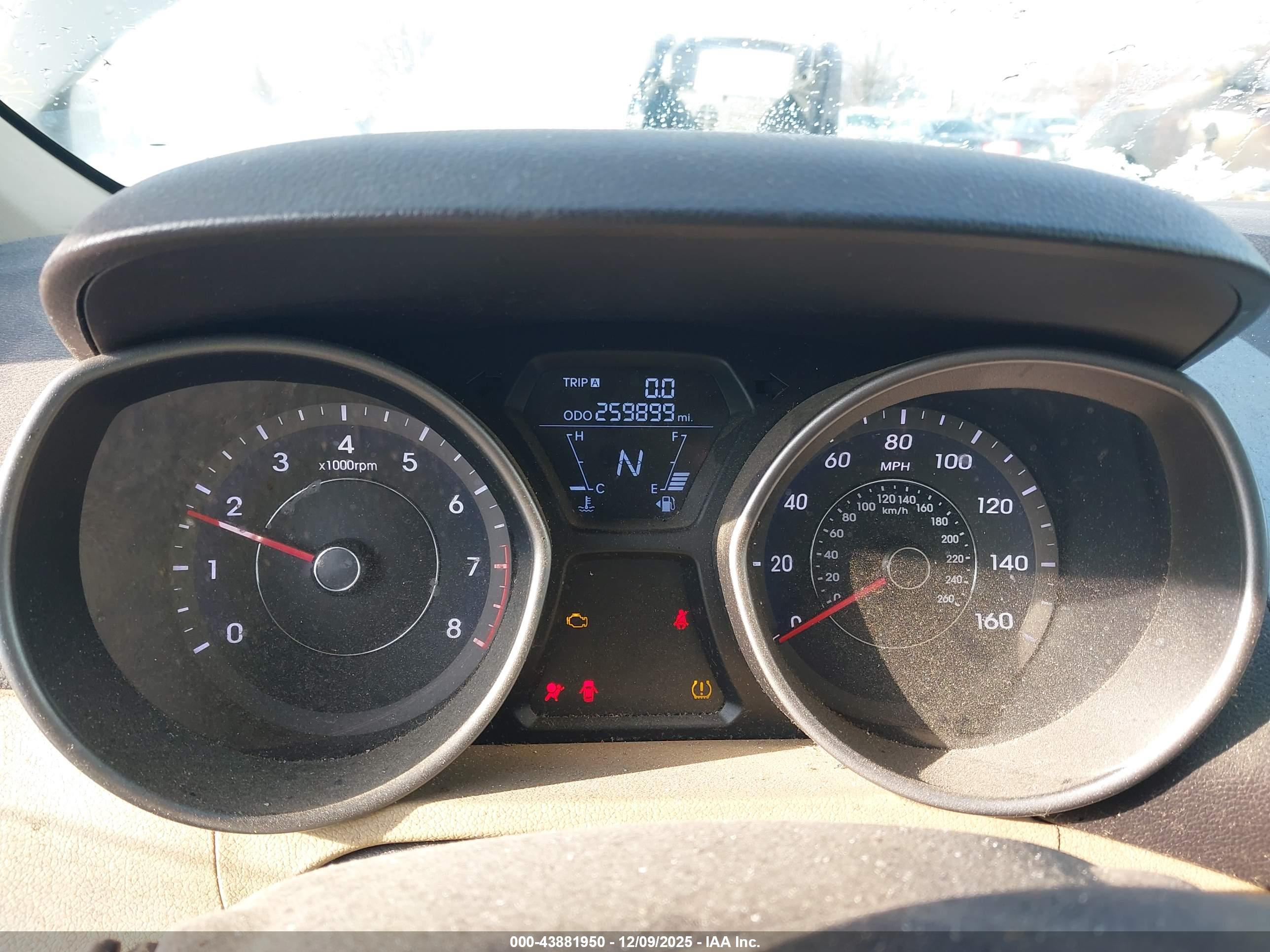HYUNDAI ELANTRA image 7