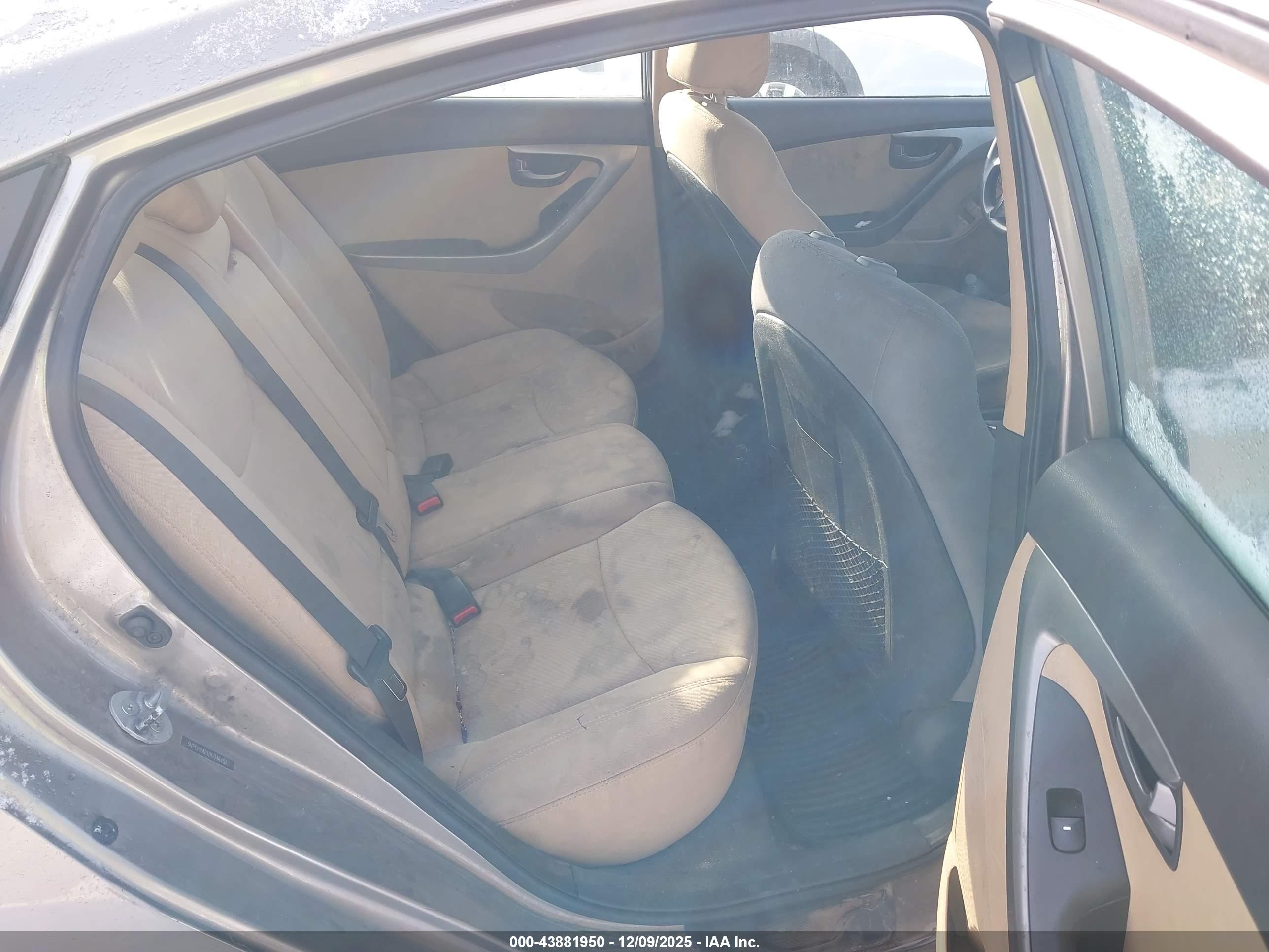HYUNDAI ELANTRA image 8