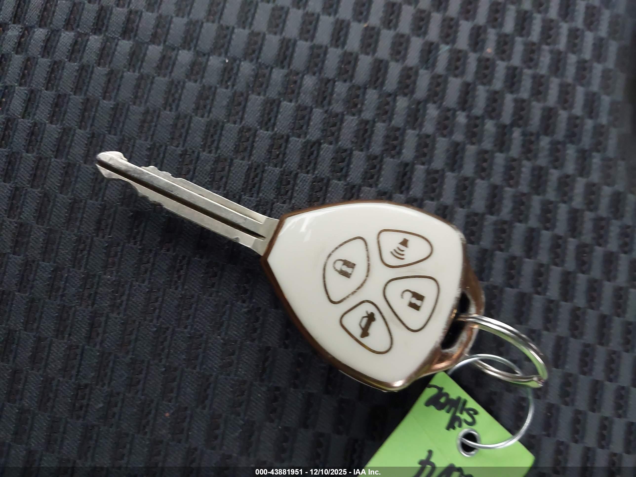 TOYOTA RAV4 image 11